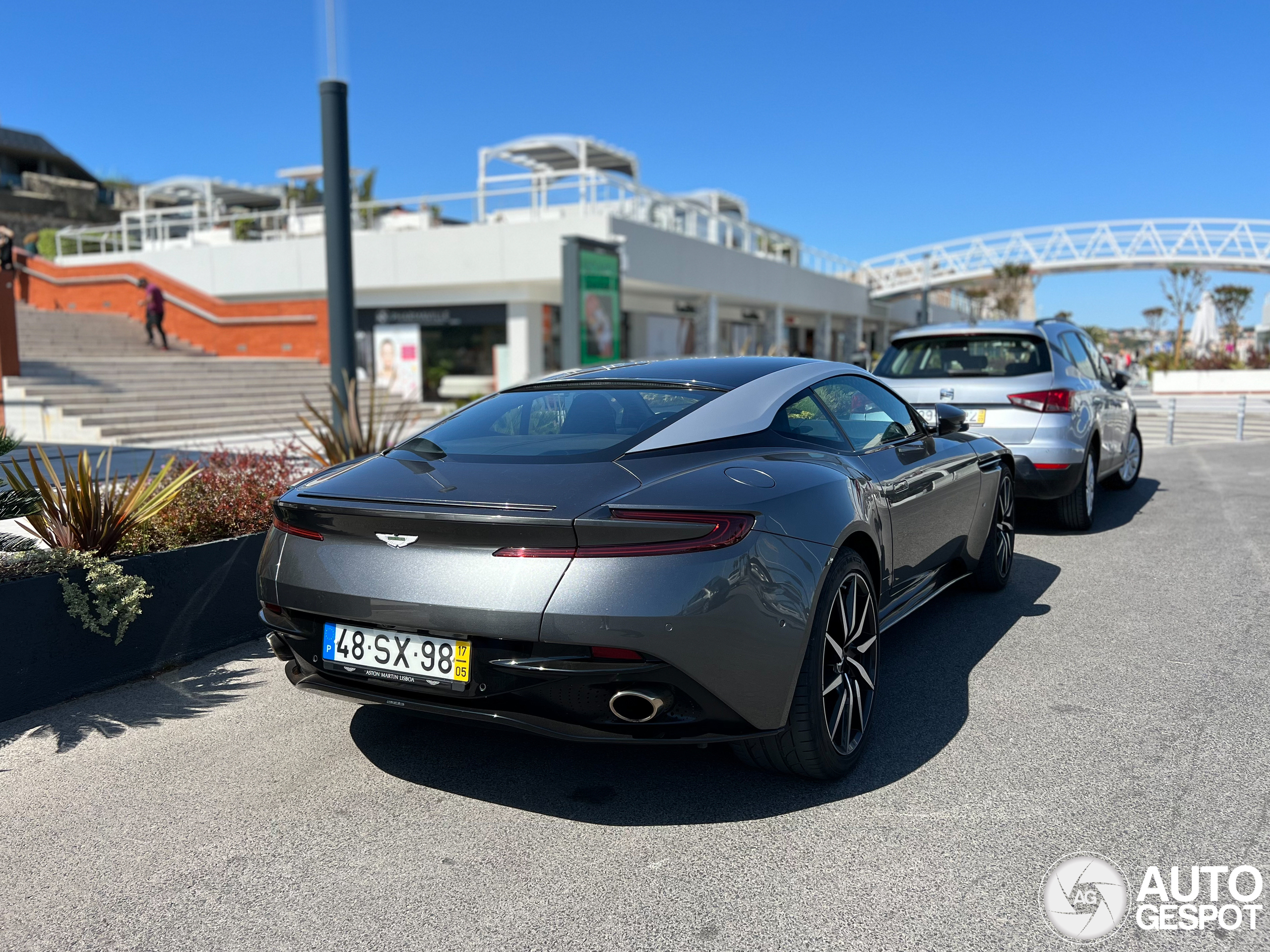 Aston Martin DB11