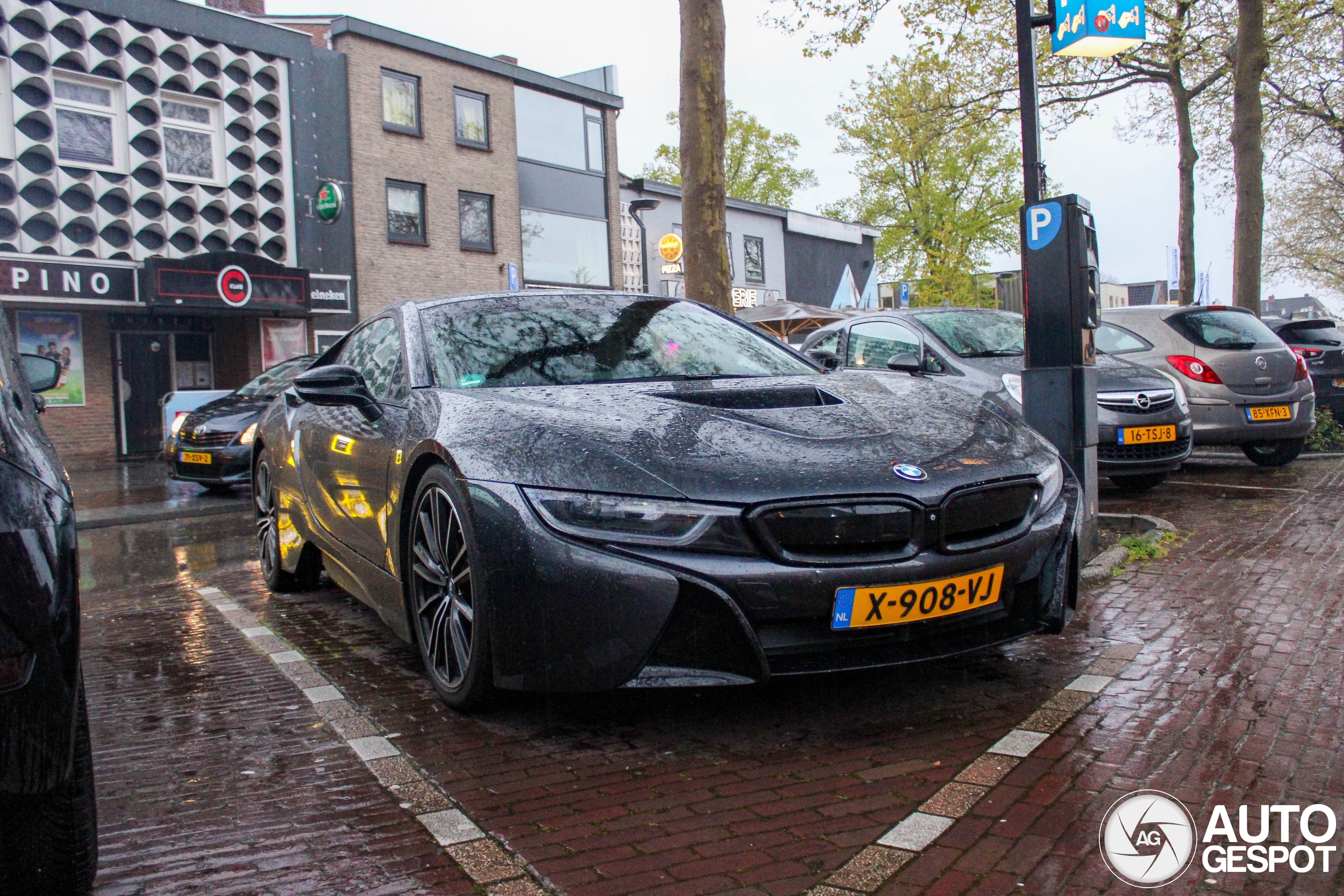 BMW i8