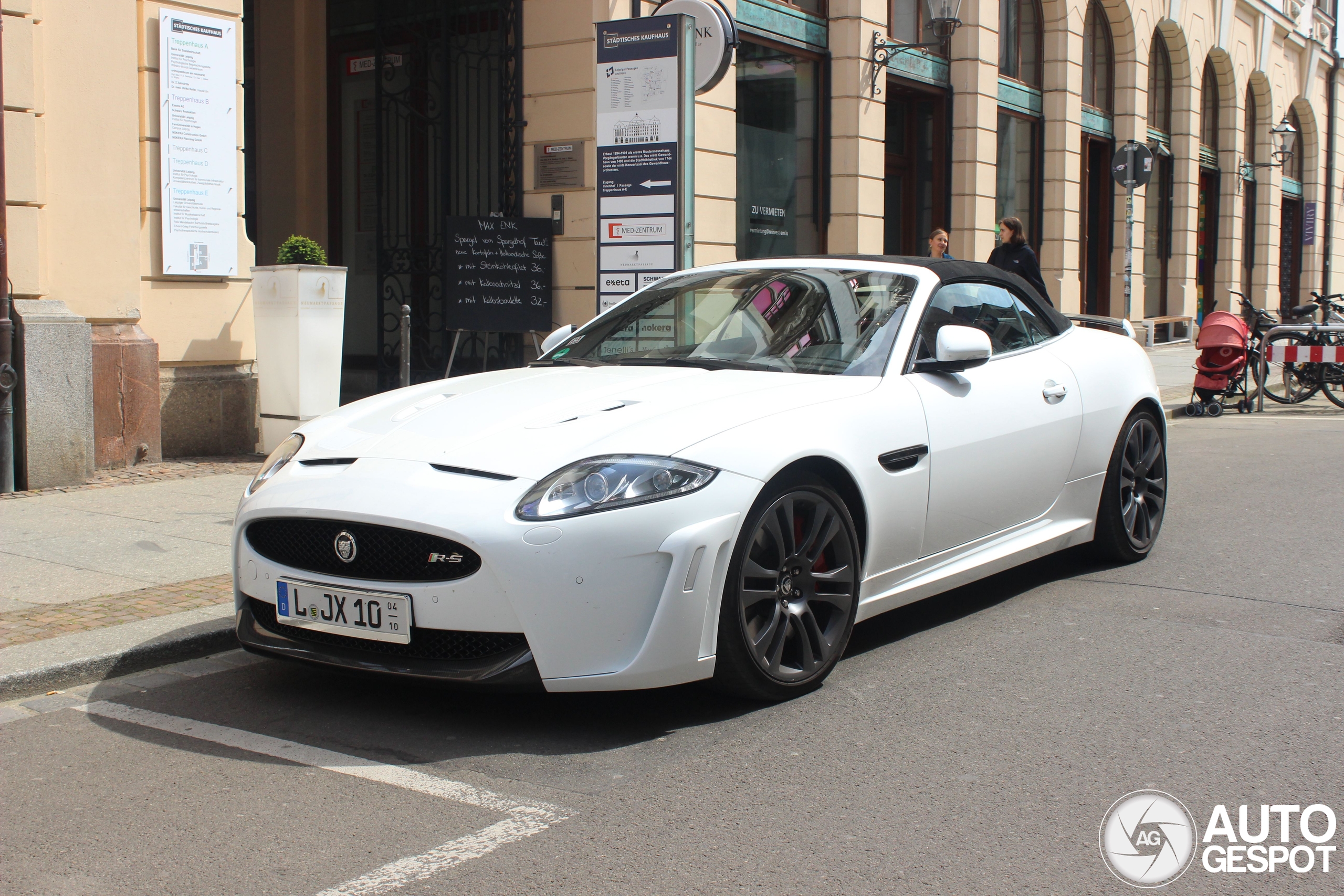 Jaguar XKR-S Convertible 2012