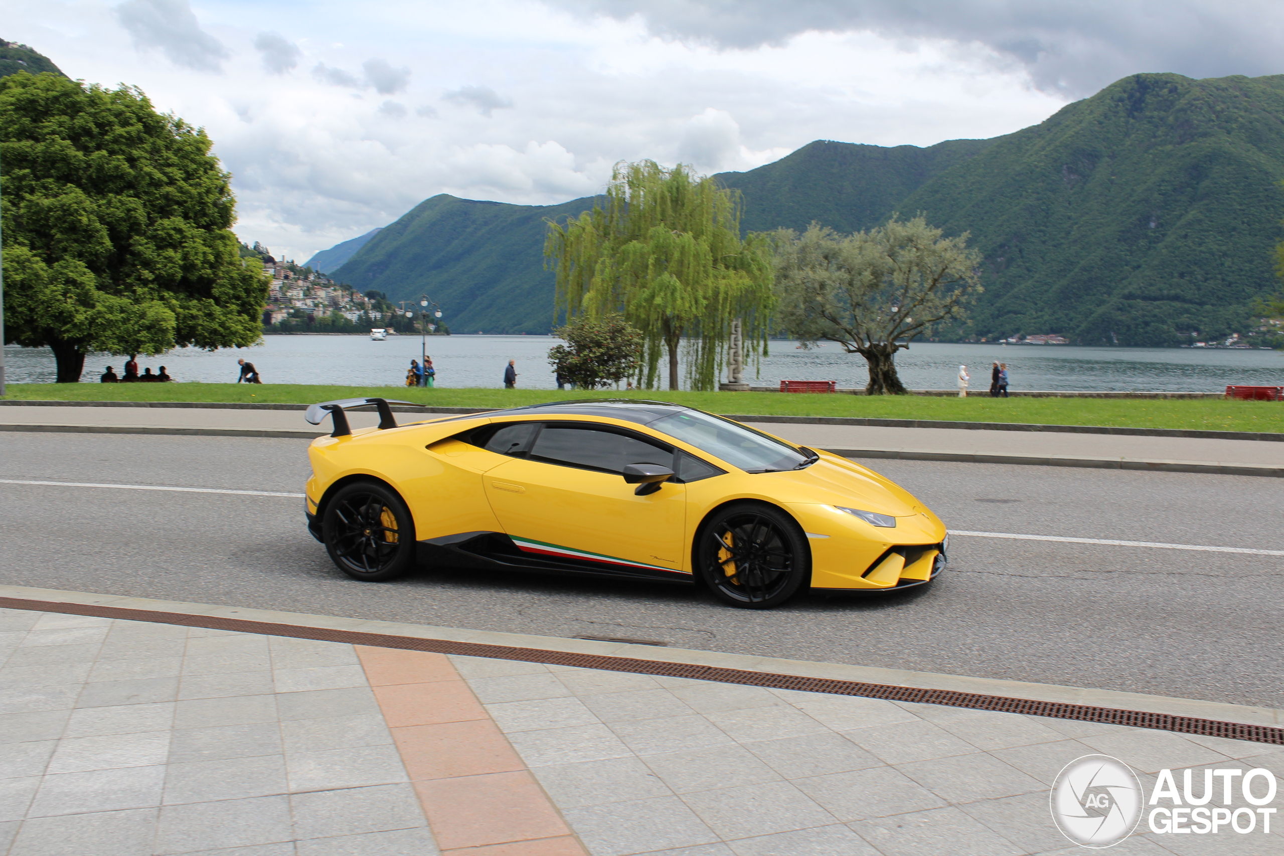 Lamborghini Huracán LP640-4 Performante