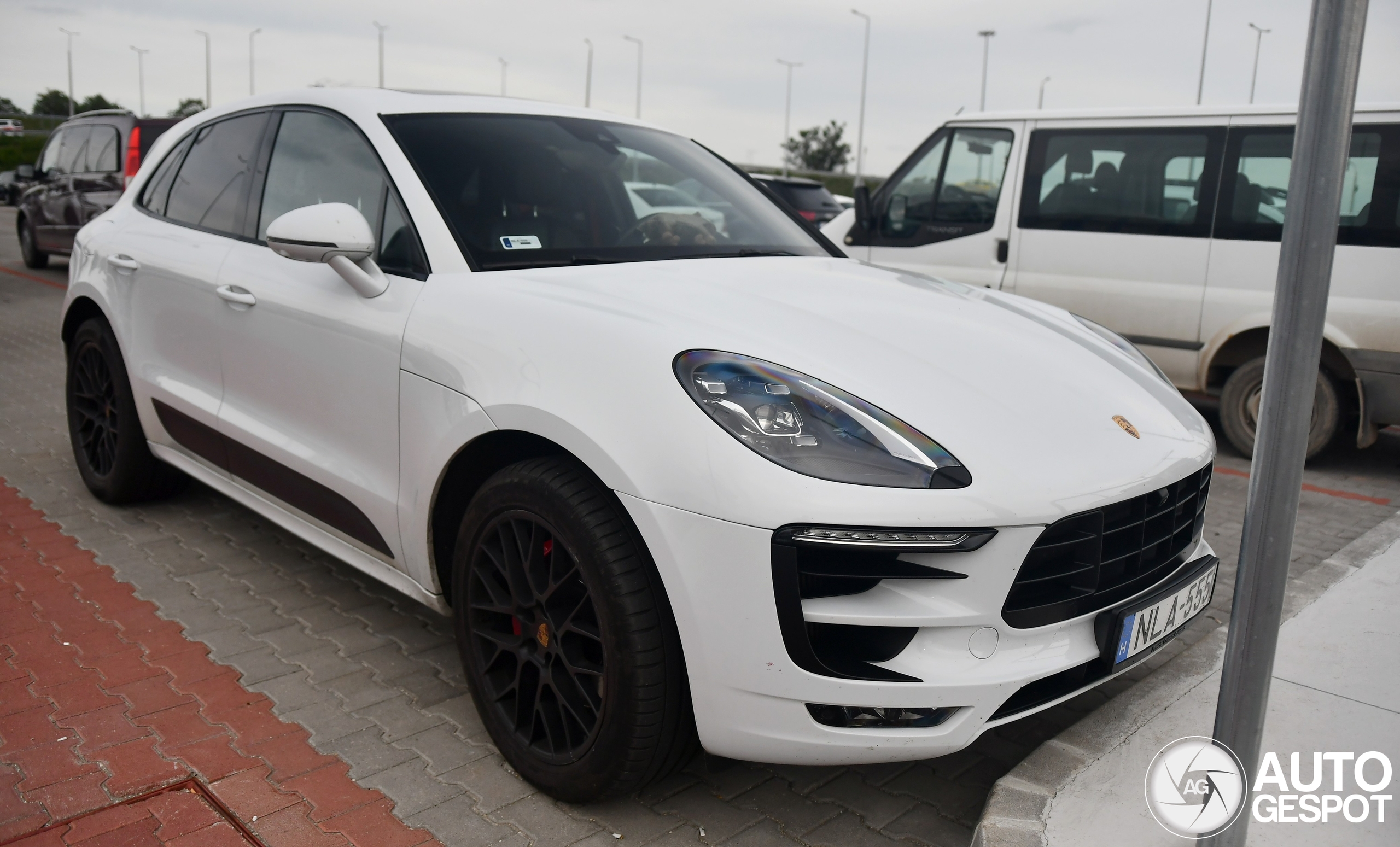 Porsche 95B Macan GTS