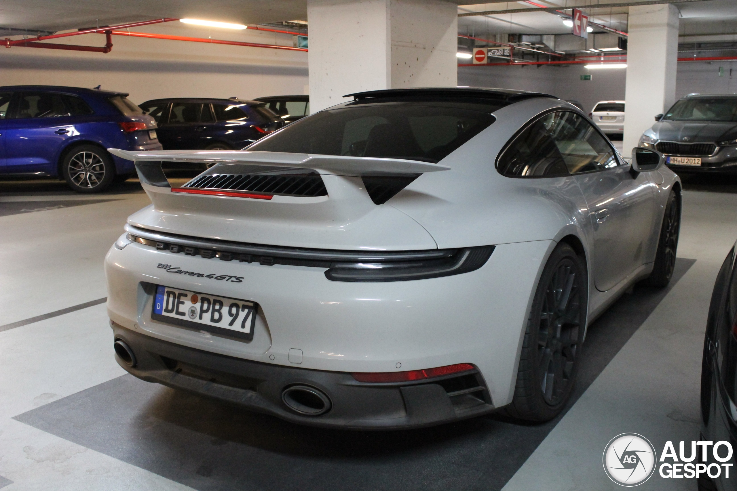 Porsche 992 Carrera 4 GTS