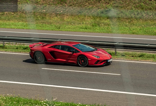 Lamborghini Aventador S LP740-4