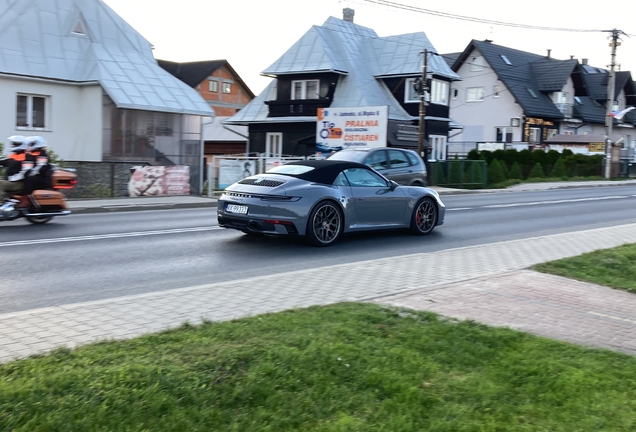 Porsche 992 Carrera 4S Cabriolet