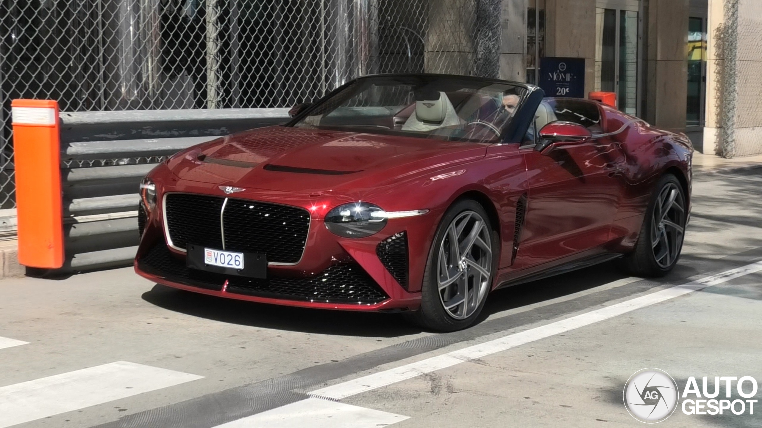 Unieke Bentley duikt op in Monaco