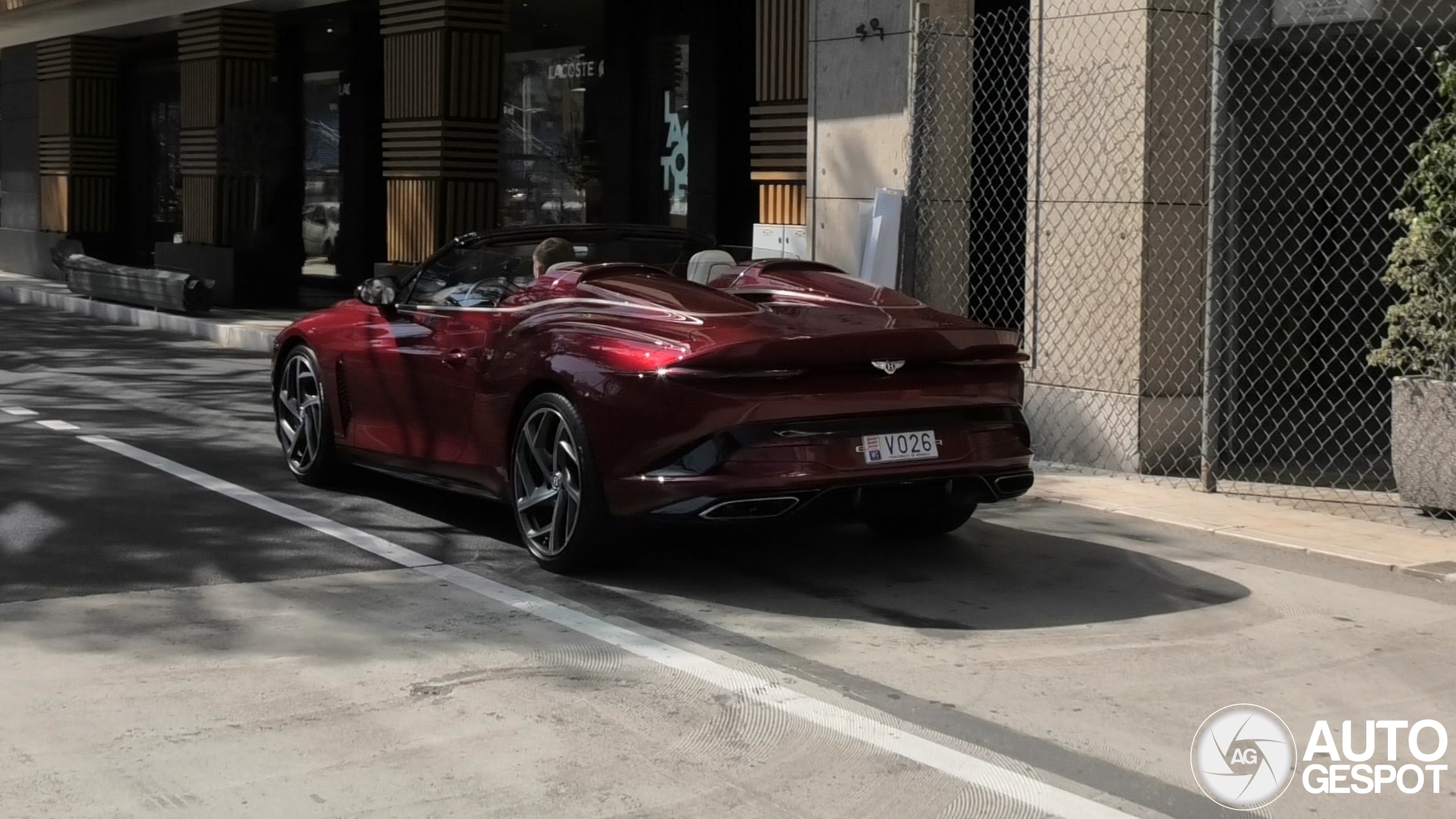 Unieke Bentley duikt op in Monaco