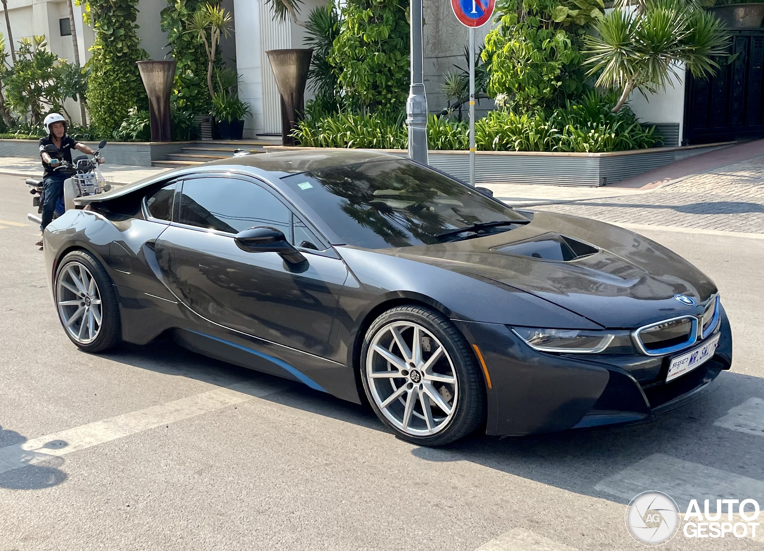 BMW i8