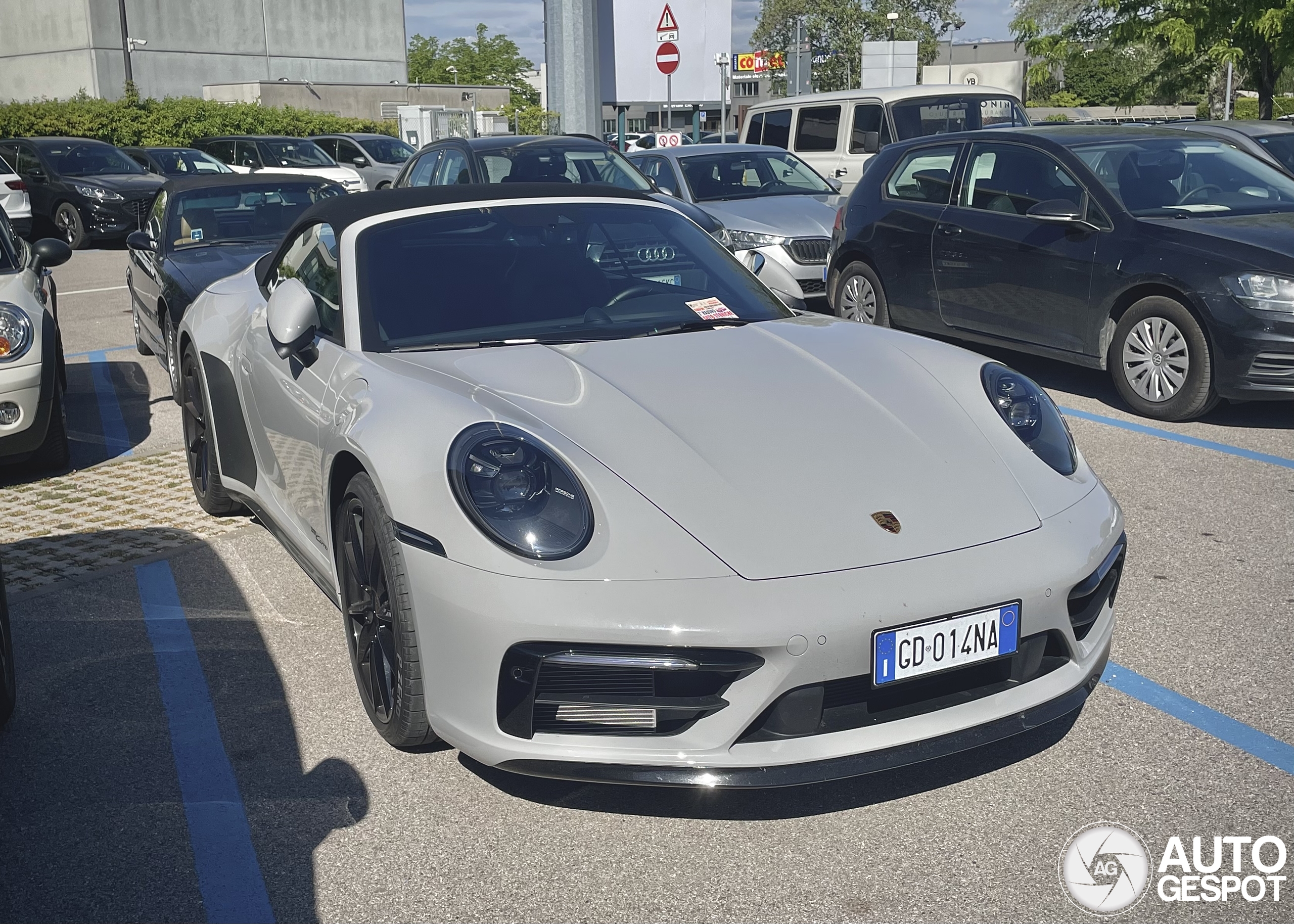 Porsche 992 Carrera 4S Cabriolet