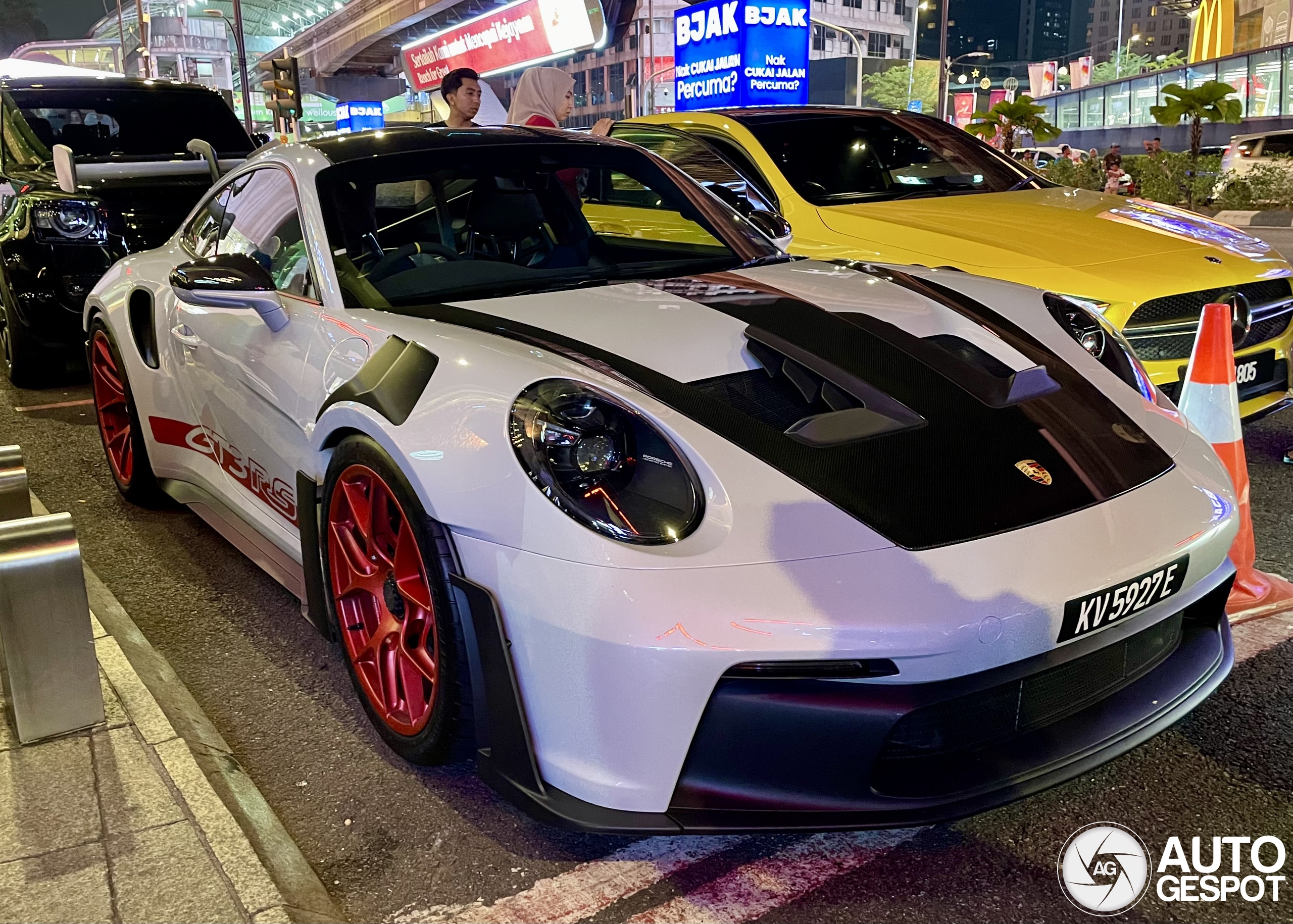 Porsche 992 GT3 RS Weissach Package