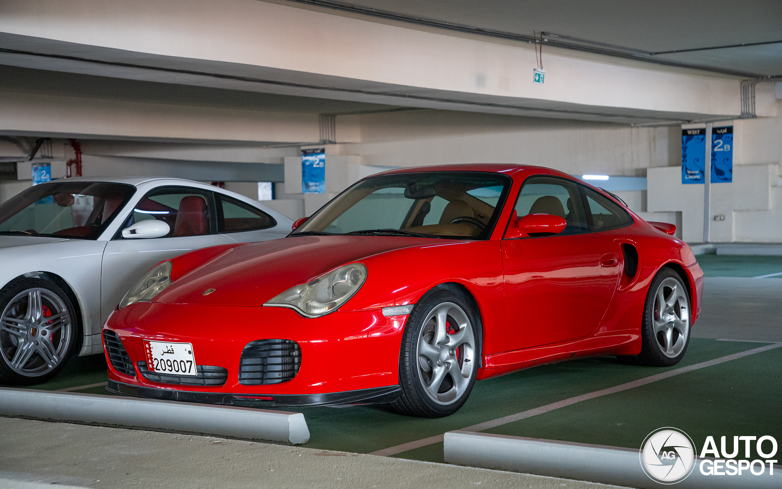 Combo van twee generaties Porsche 911 Turbo