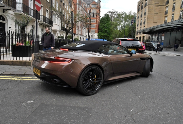 Aston Martin DB12 Volante