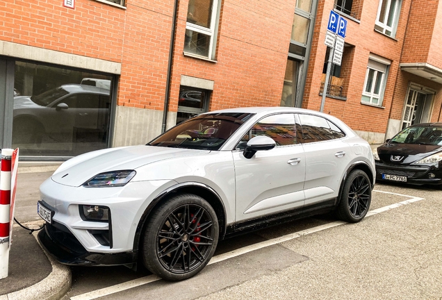 Porsche Macan EV Turbo