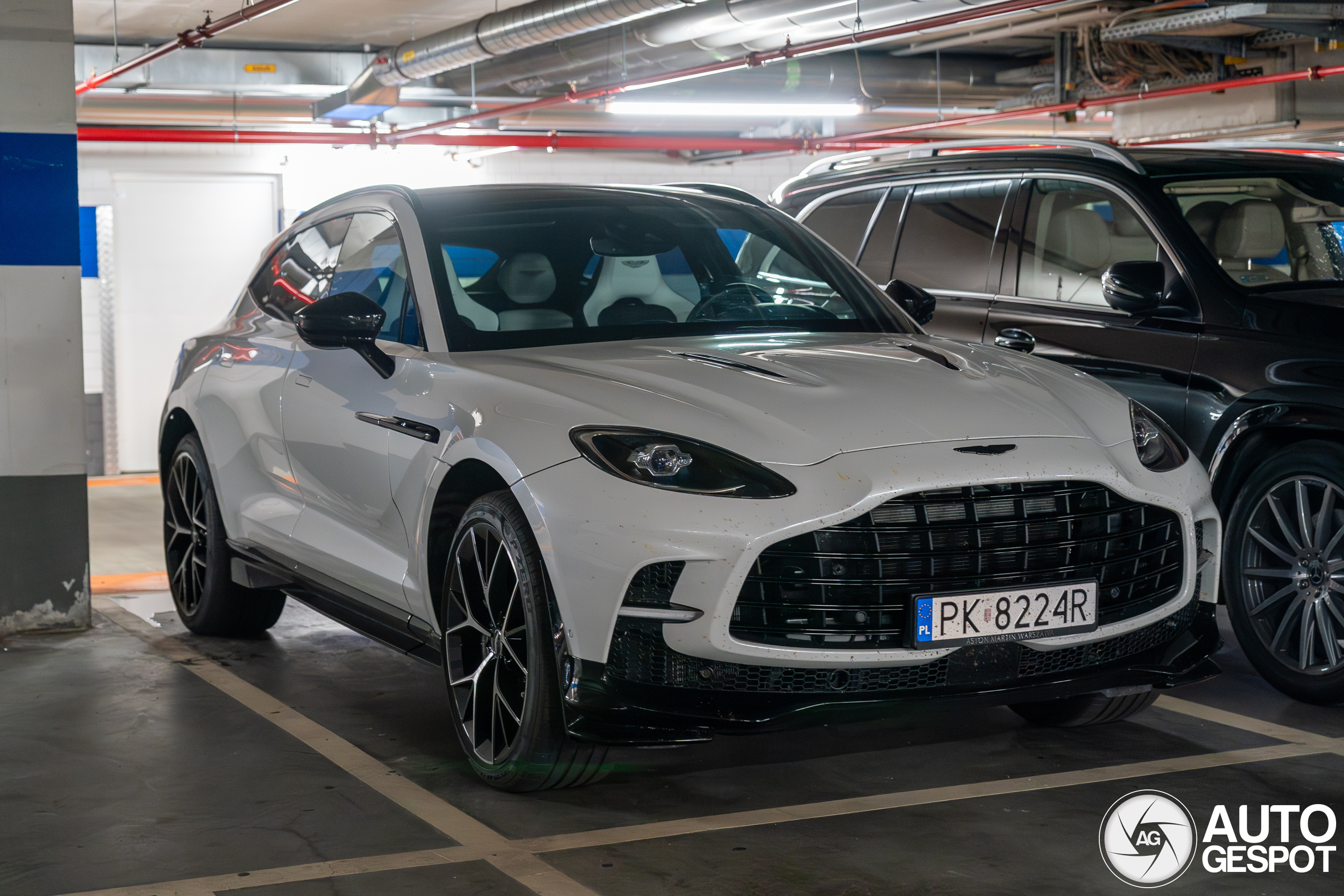 Aston Martin DBX707