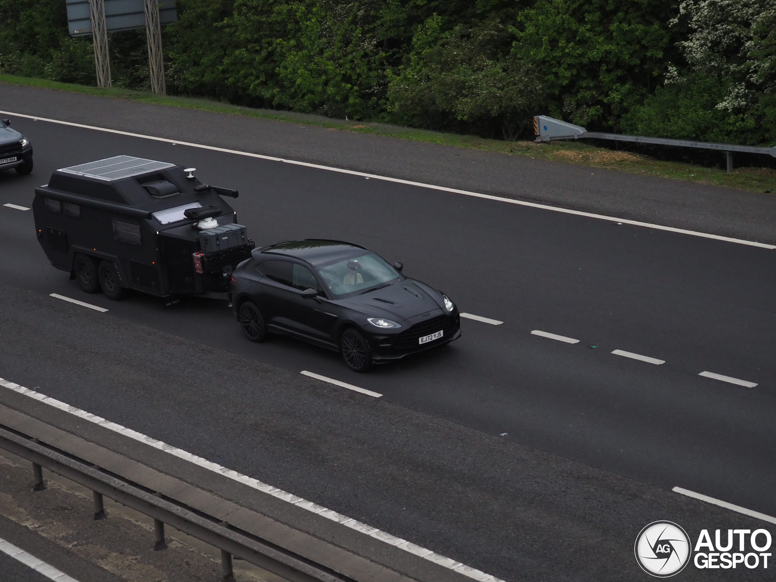 Aston Martin DBX707