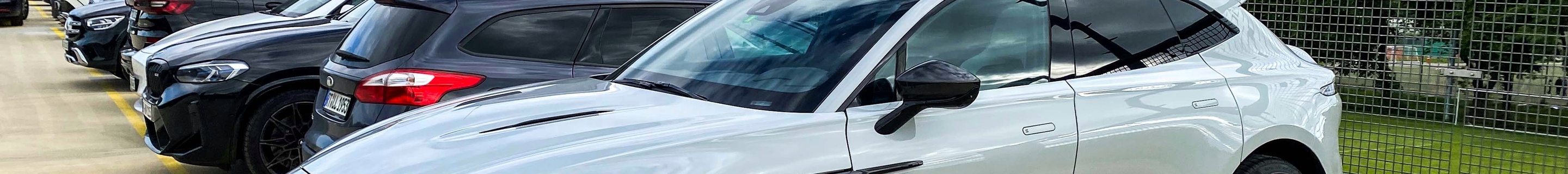 Aston Martin DBX707