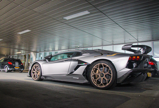 Lamborghini Aventador LP770-4 SVJ