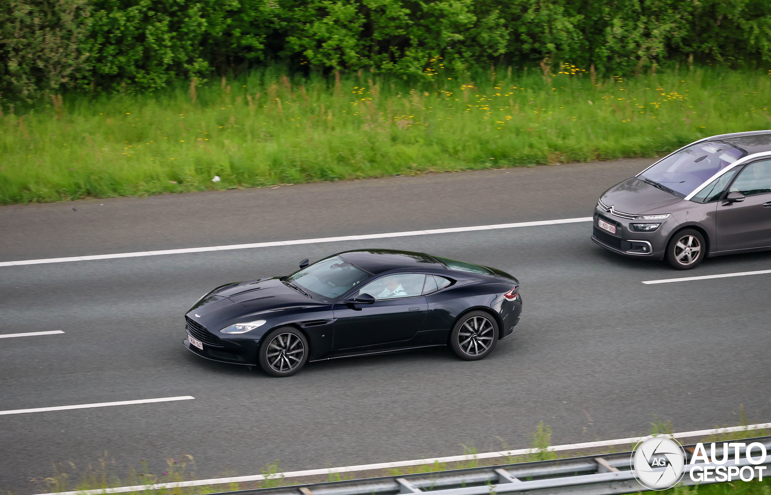 Aston Martin DB11