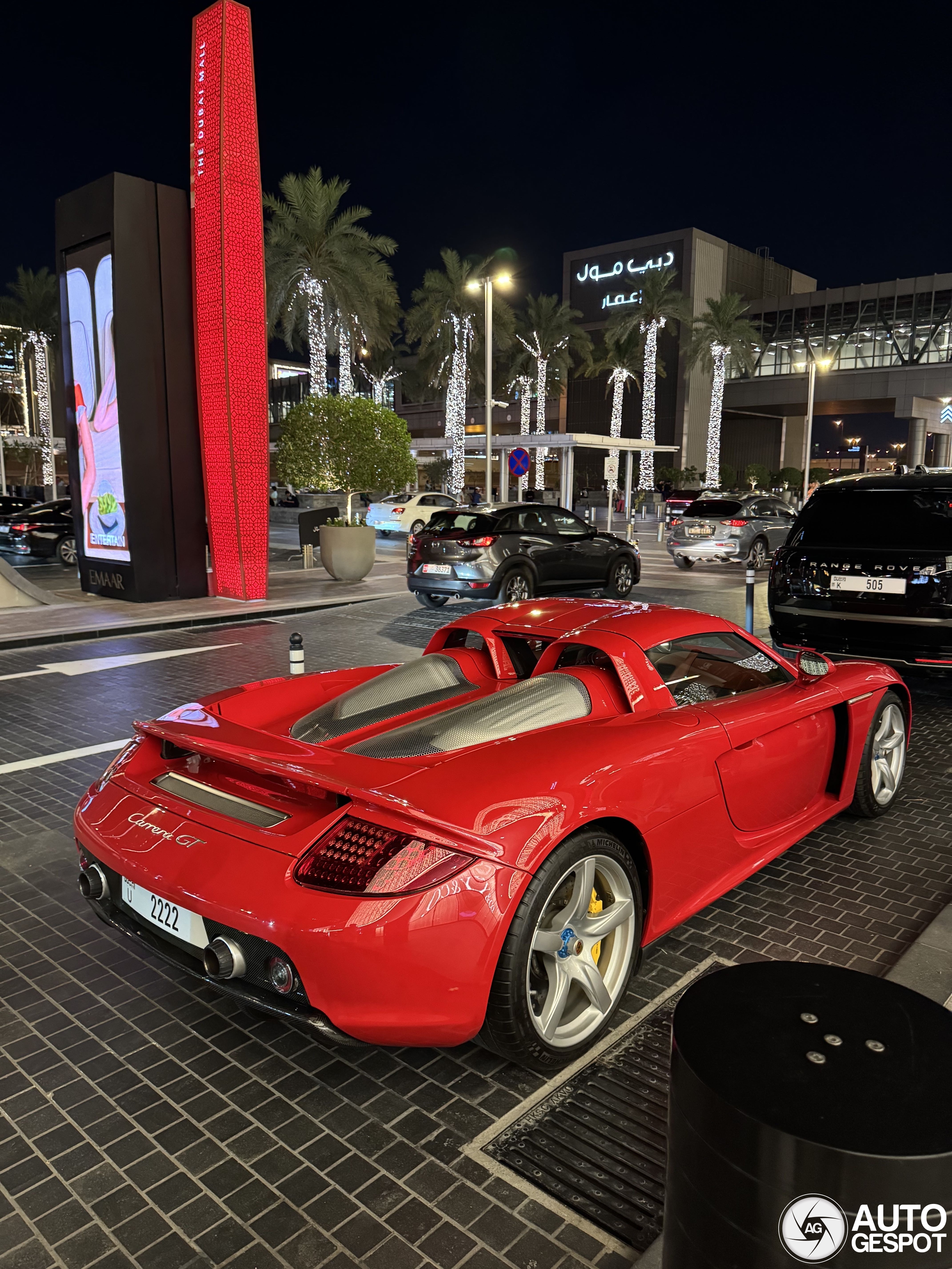 Rode Porsche Carrera GT duikt op in Dubai