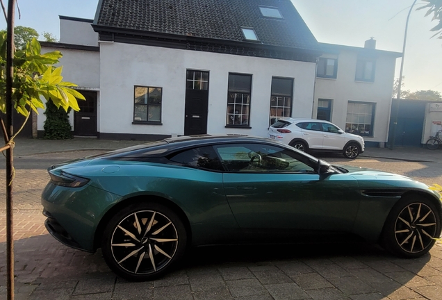 Aston Martin DB11