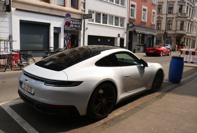 Porsche 992 Carrera 4 GTS