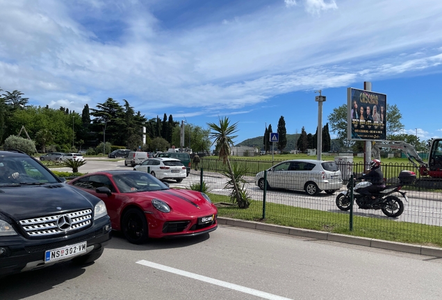 Porsche 992 Carrera 4 GTS