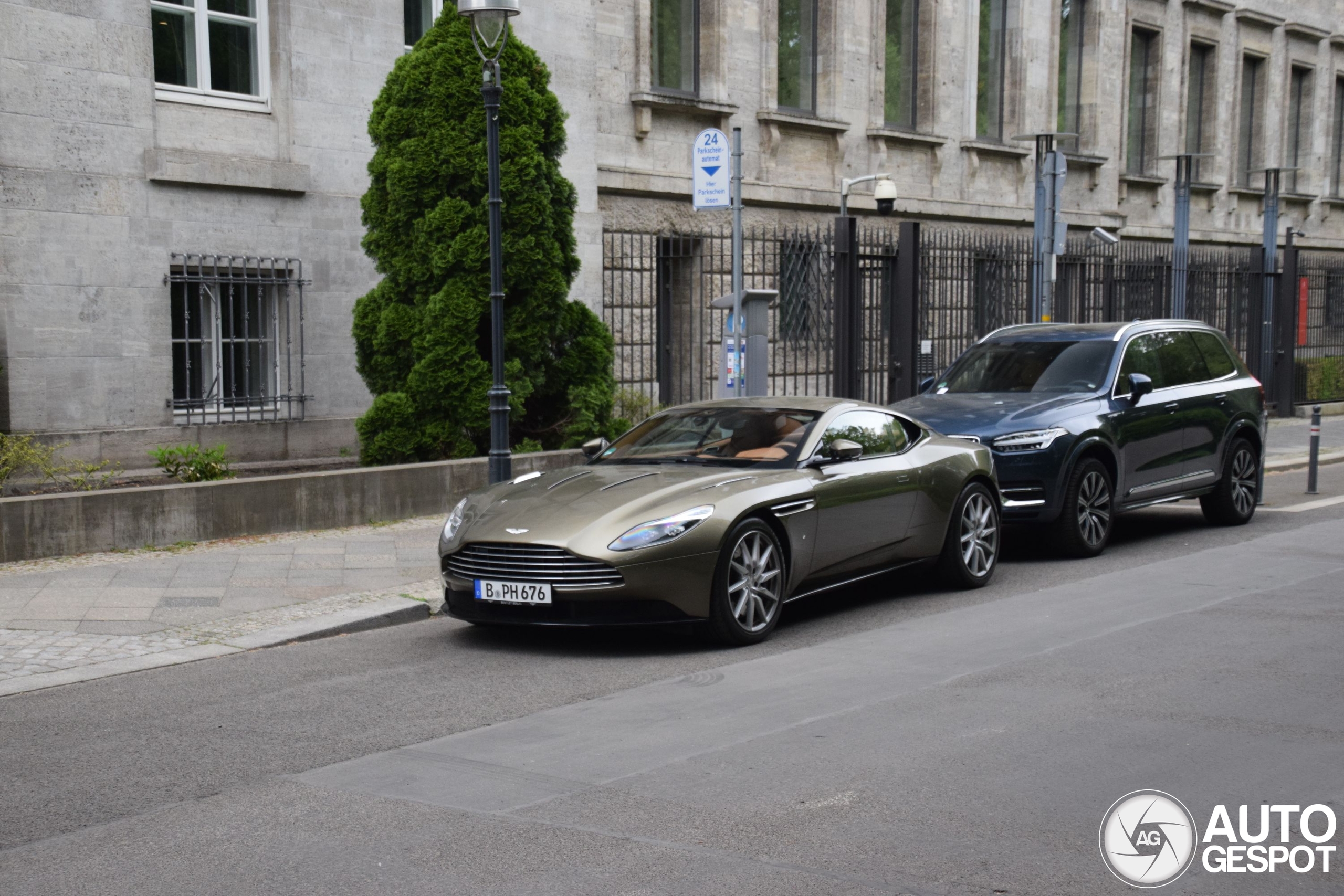 Aston Martin DB11