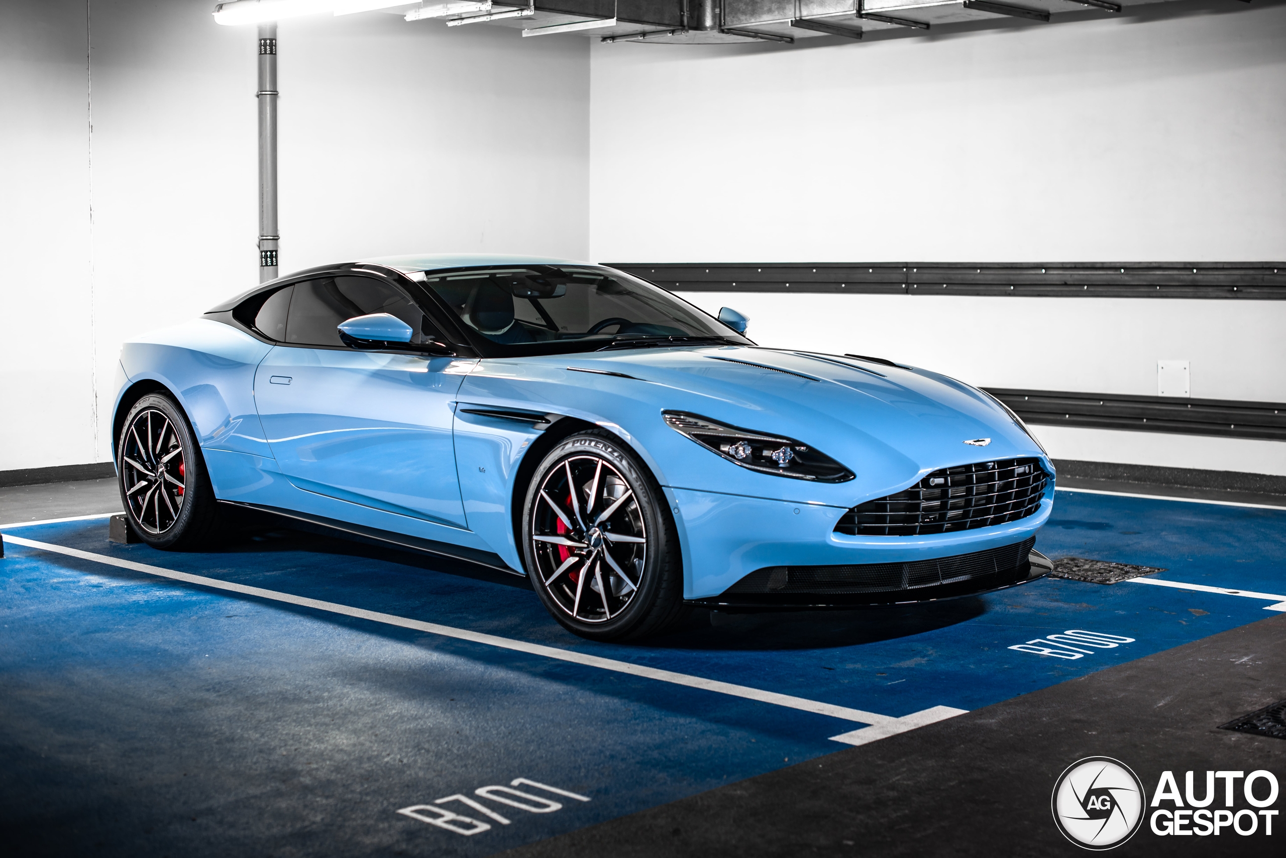 Aston Martin DB11