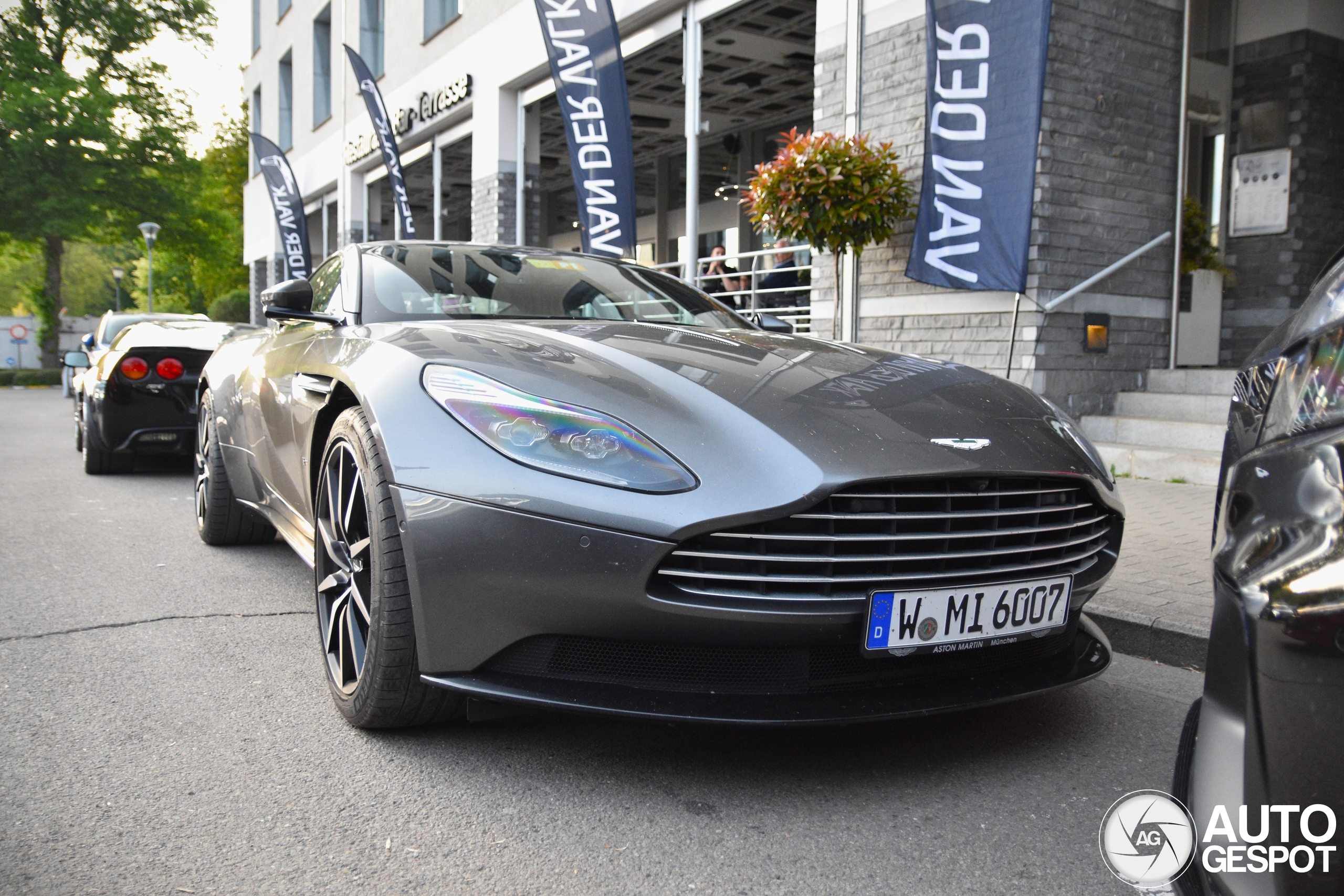 Aston Martin DB11