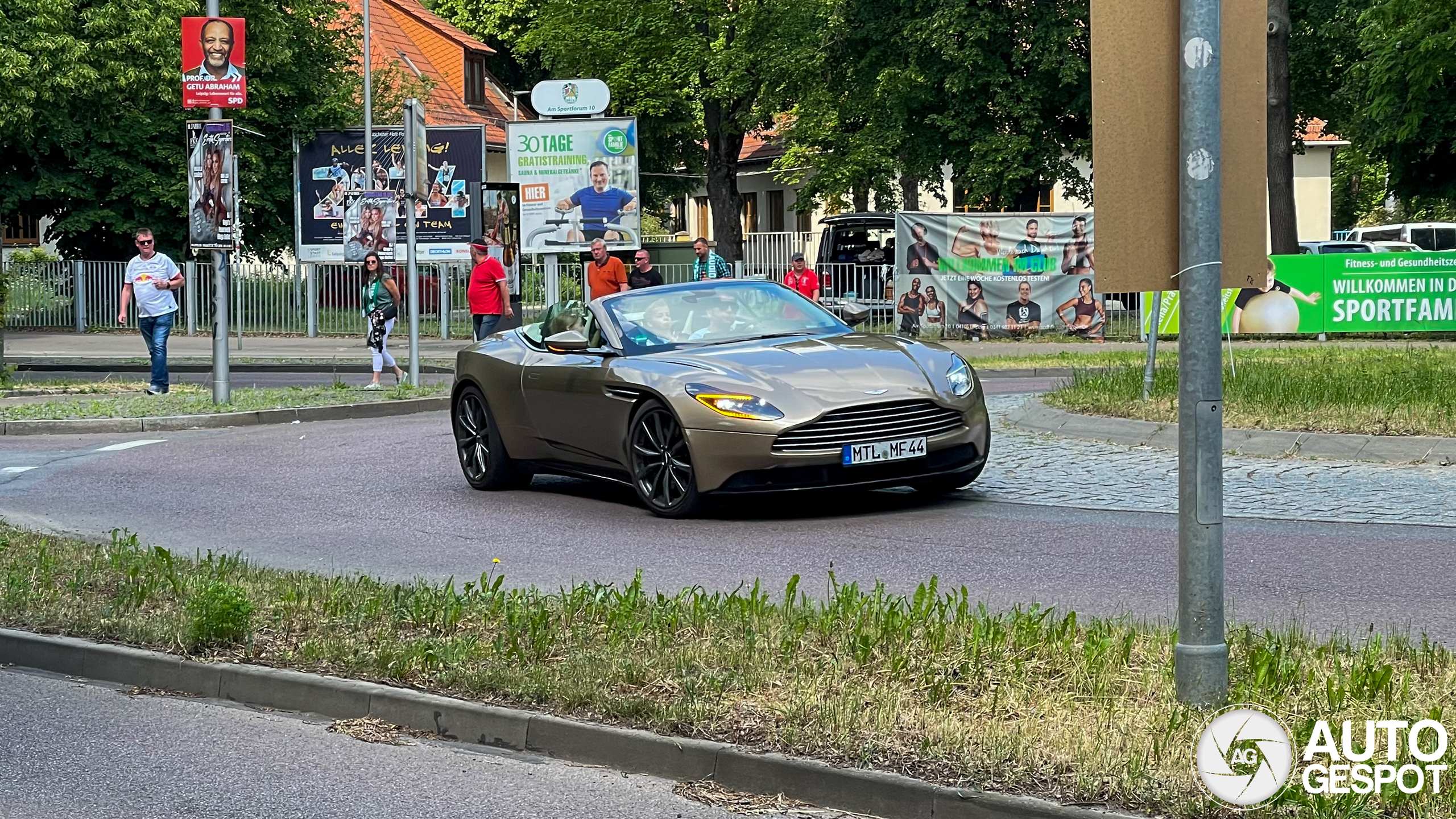 Aston Martin DB11 V8 Volante