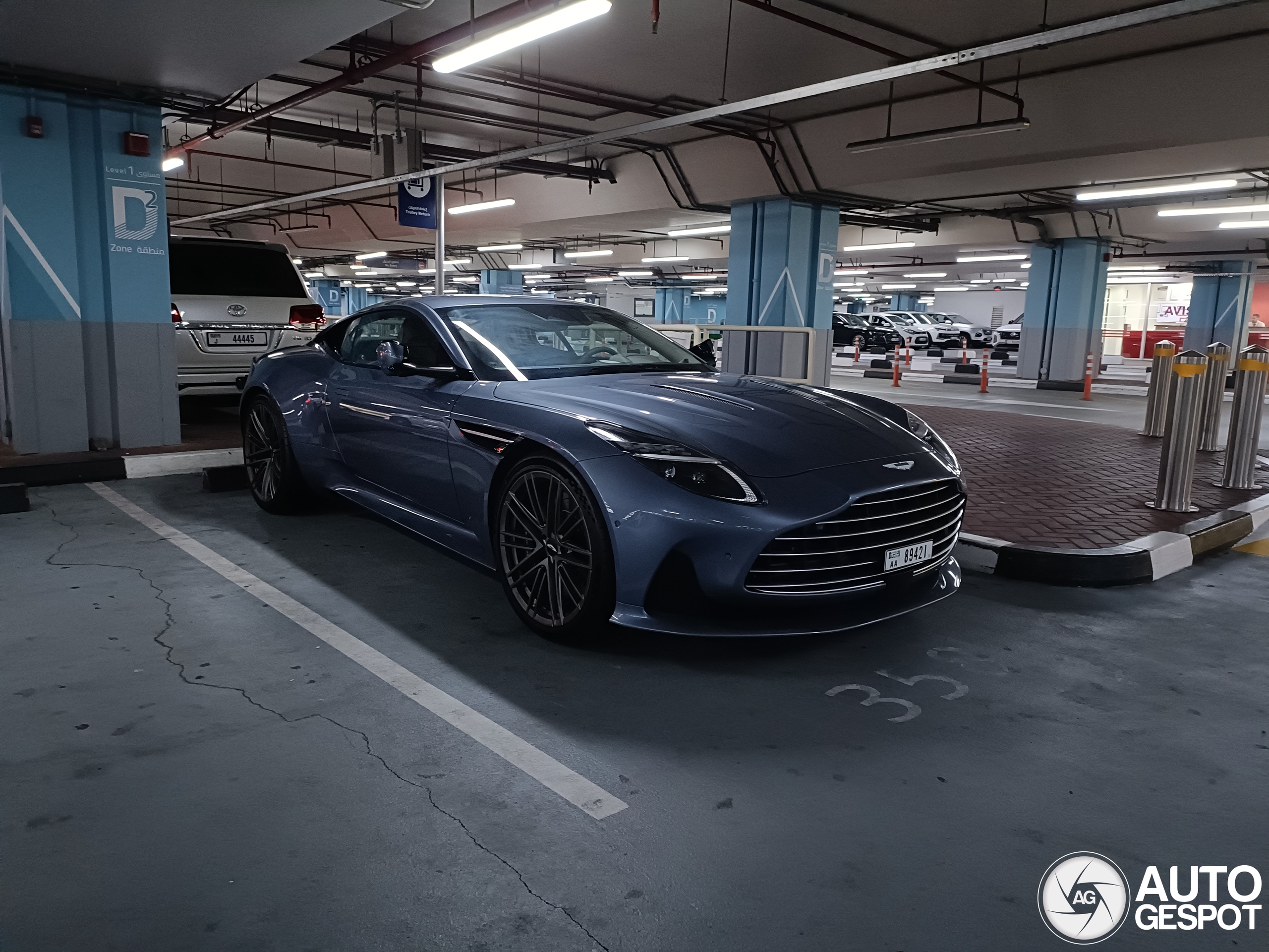 Aston Martin DB12