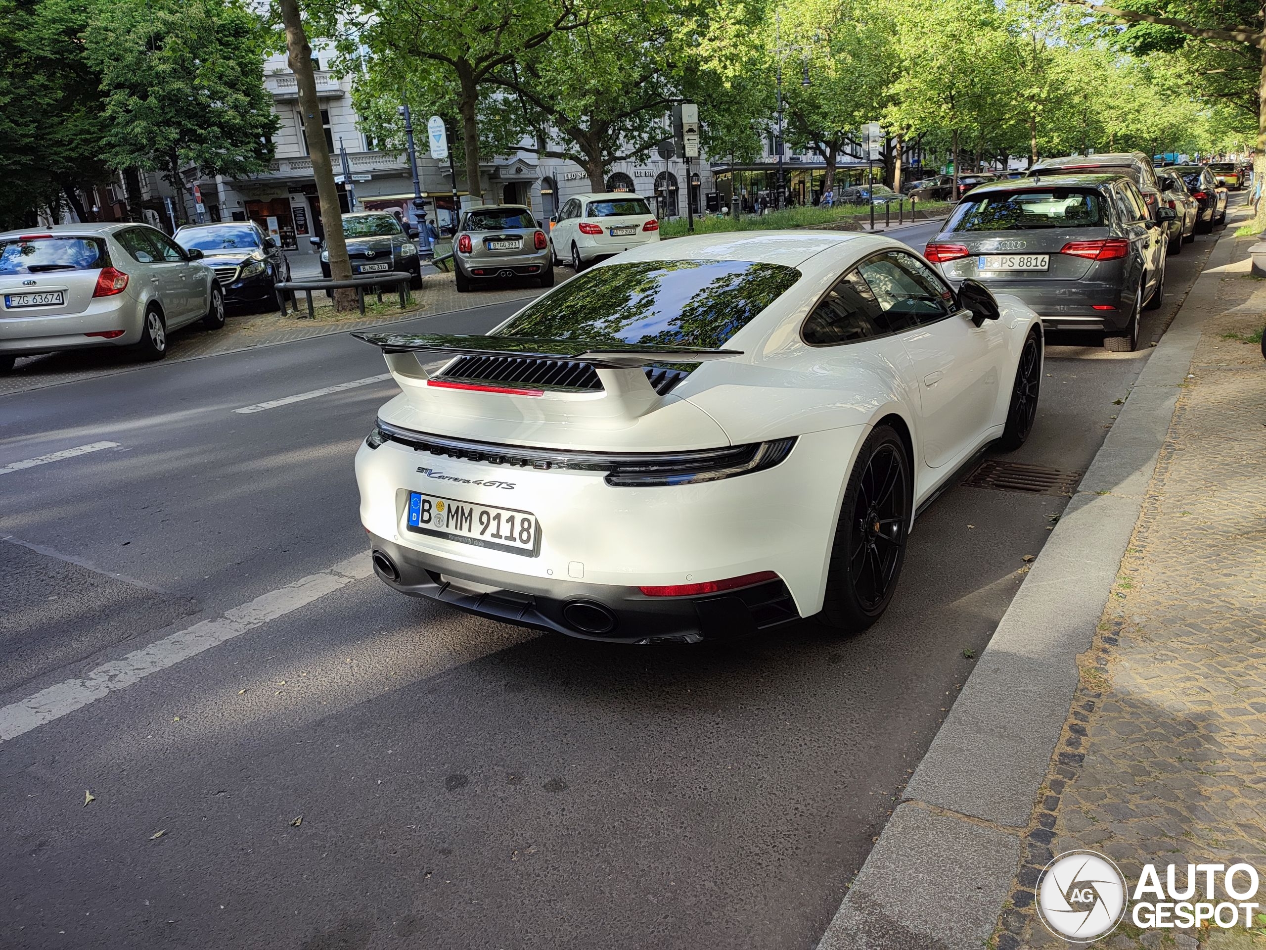 Porsche 992 Carrera 4 GTS