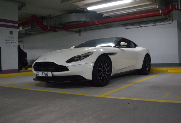 Aston Martin DB11 V8