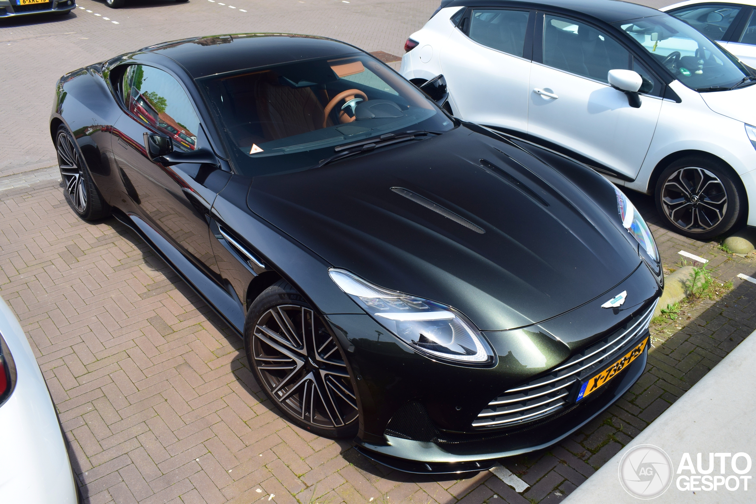 Aston Martin DB12