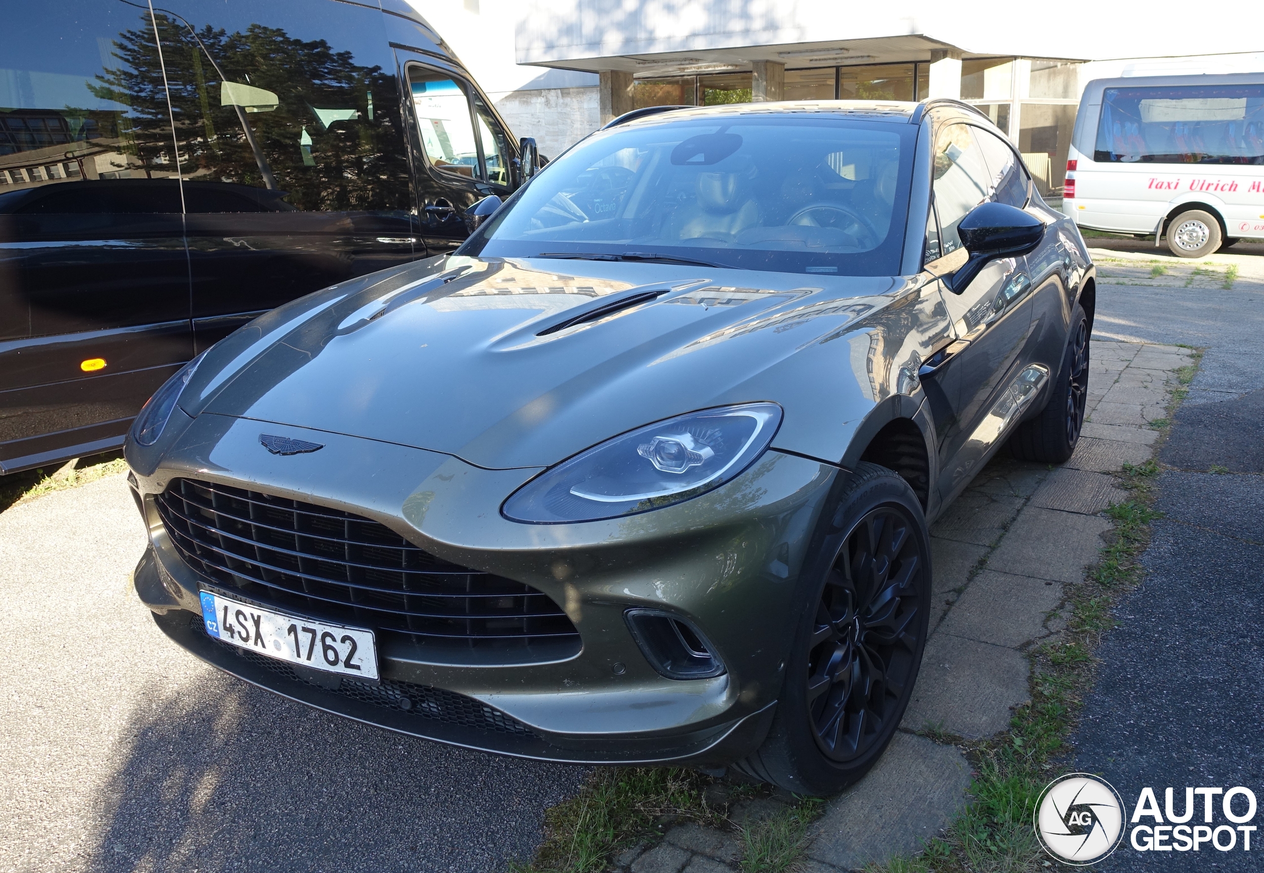 Aston Martin DBX