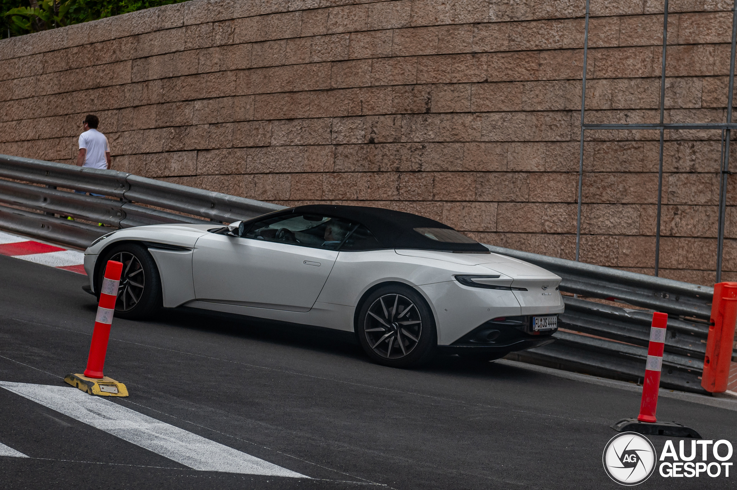 Aston Martin DB11 V8 Volante