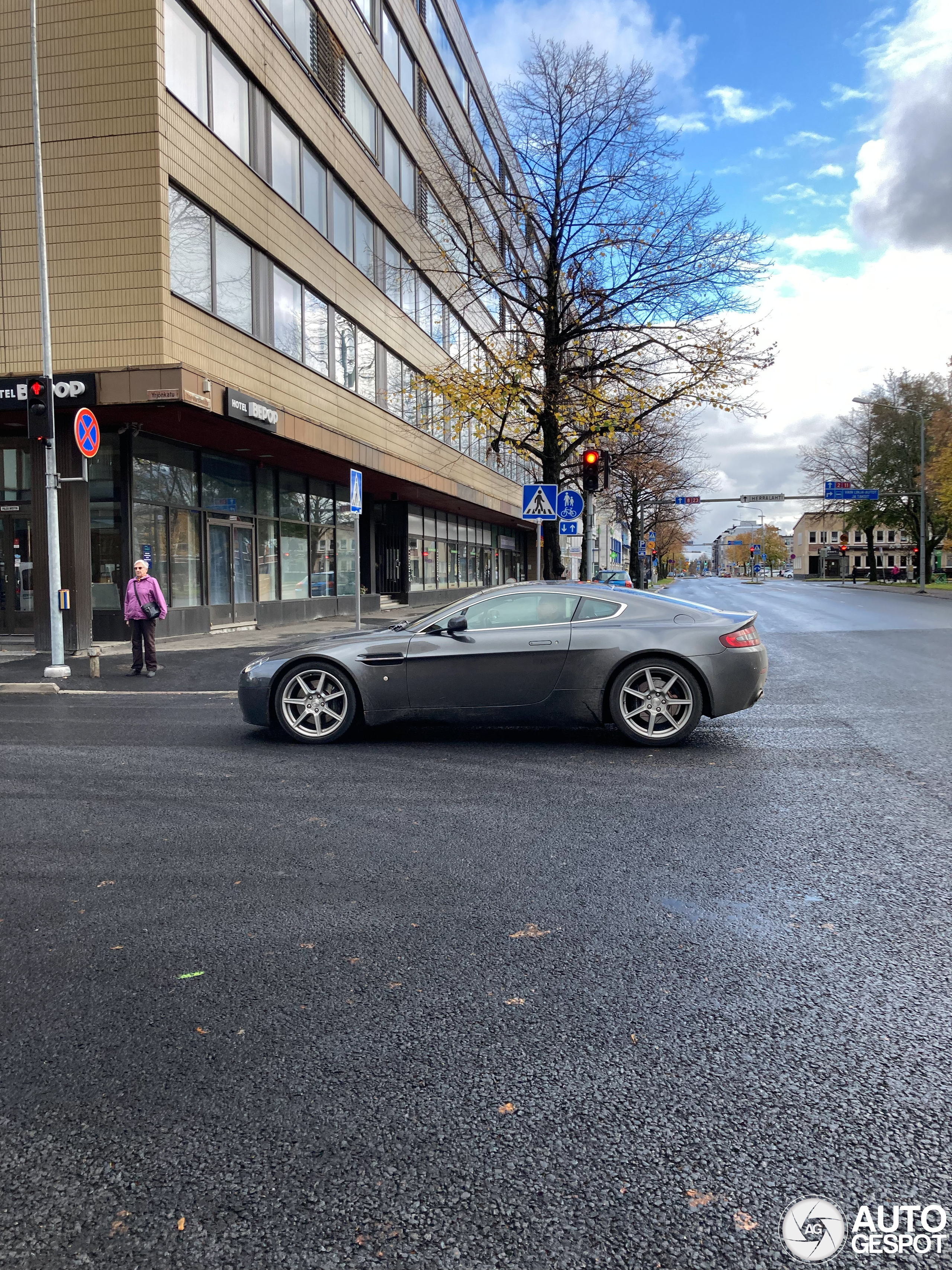 Aston Martin V8 Vantage