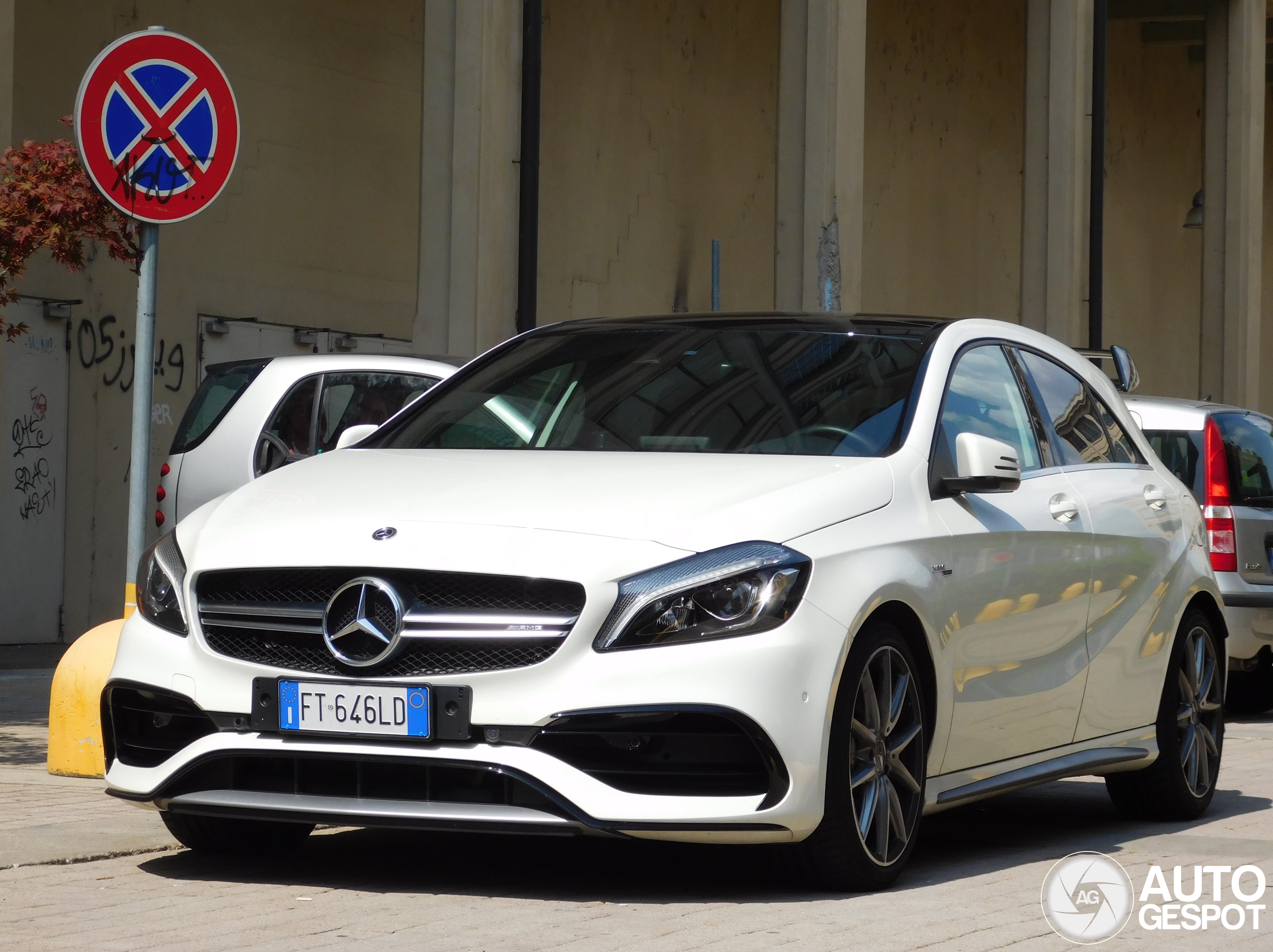 Mercedes-AMG A 45 W176 2015