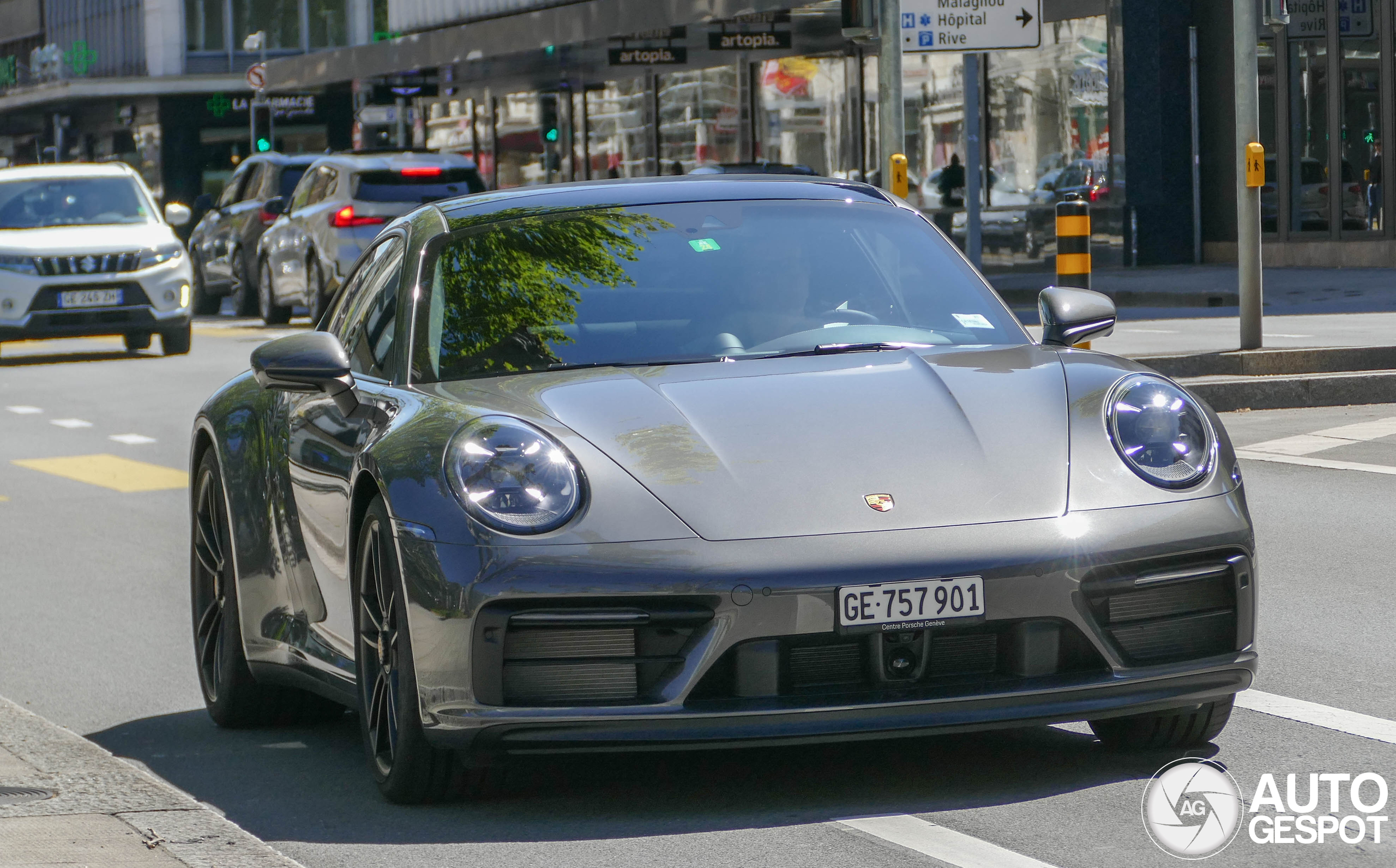 Porsche 992 Carrera 4 GTS