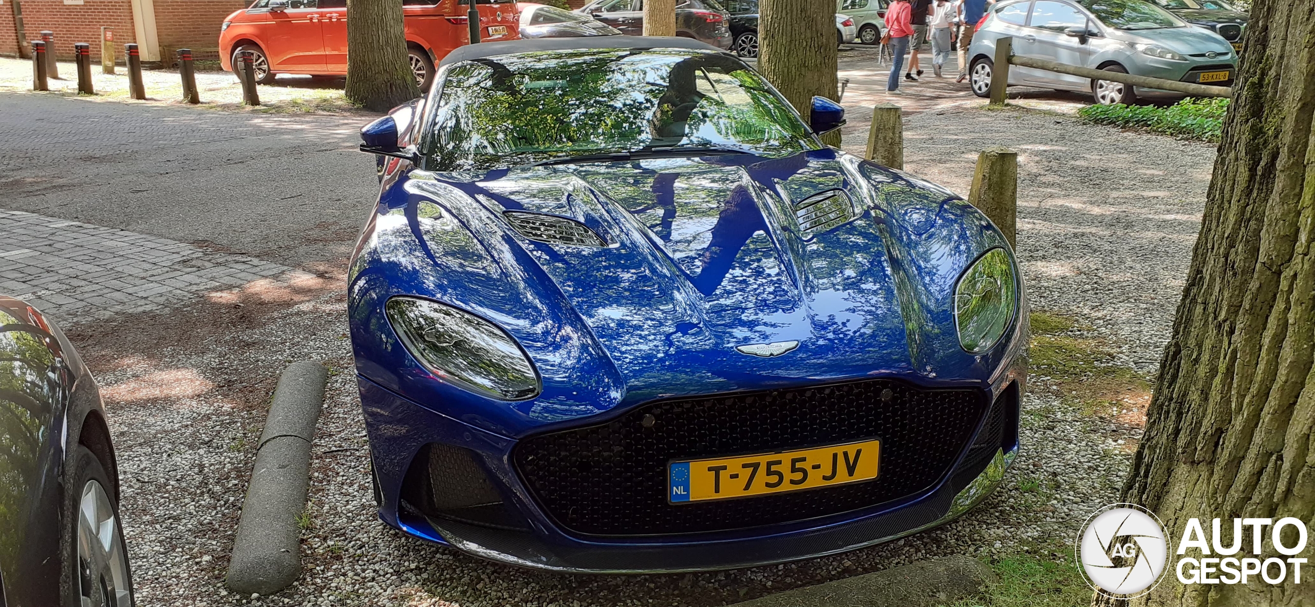 Aston Martin DBS Superleggera Volante