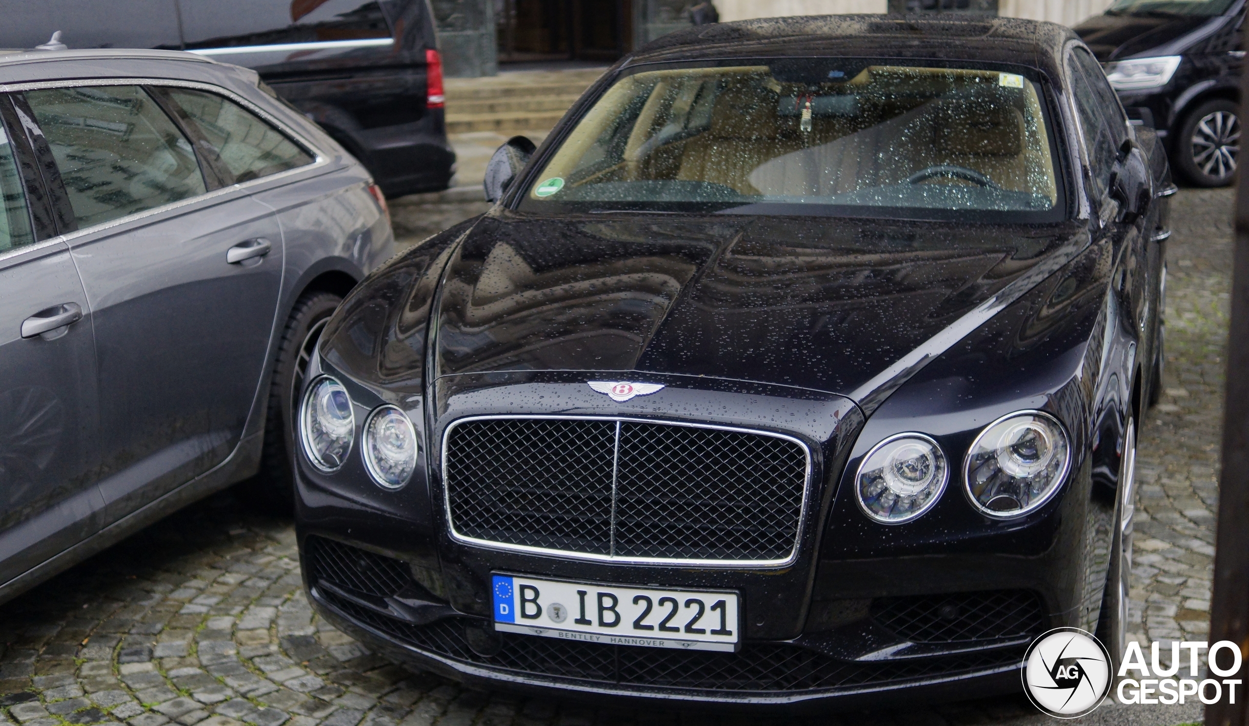 Bentley Flying Spur V8 S