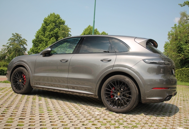 Porsche 9YA Cayenne GTS