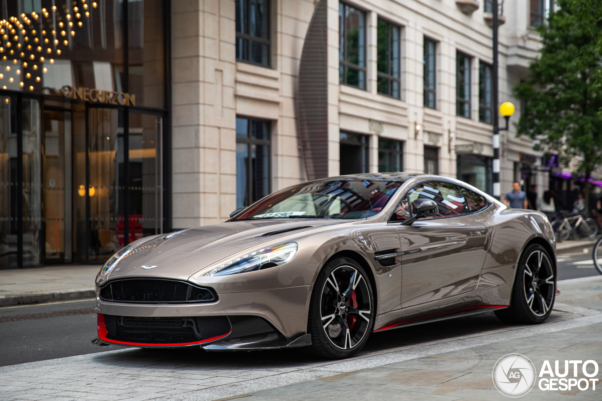 Aston Martin Vanquish S 2017