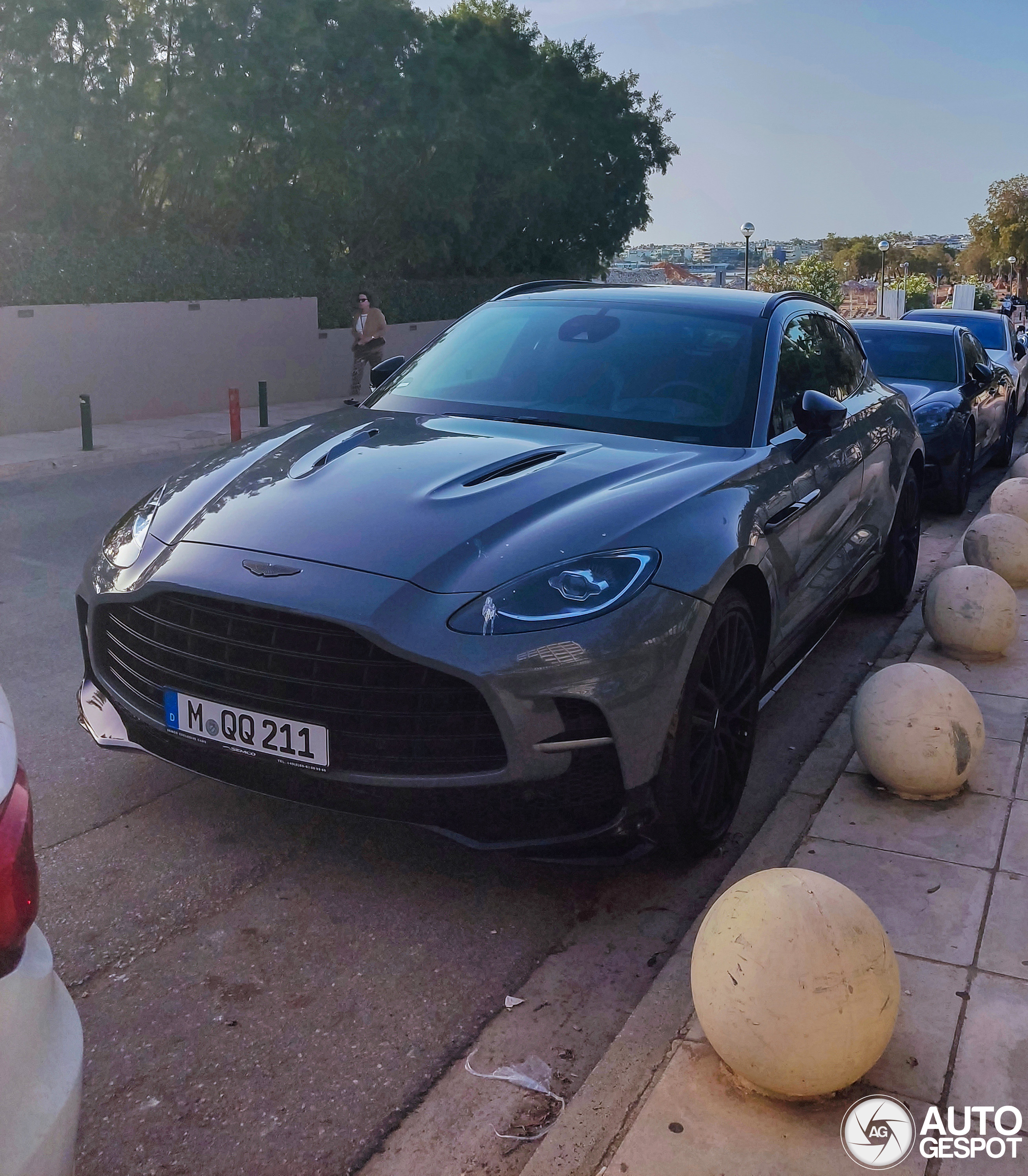 Aston Martin DBX707