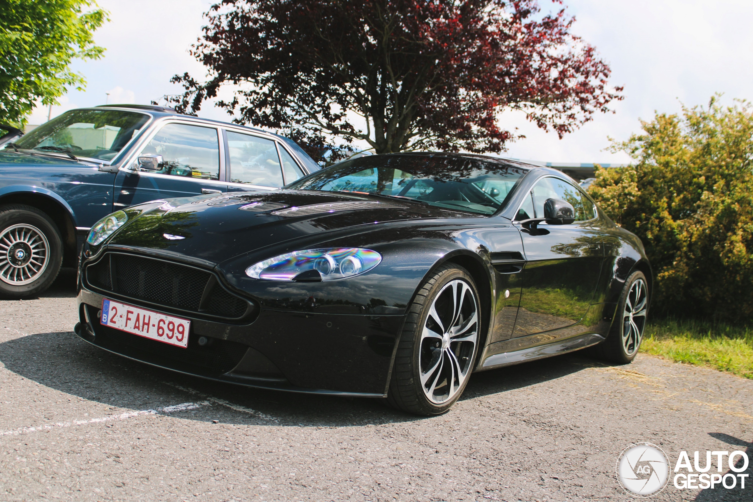 Aston Martin V12 Vantage