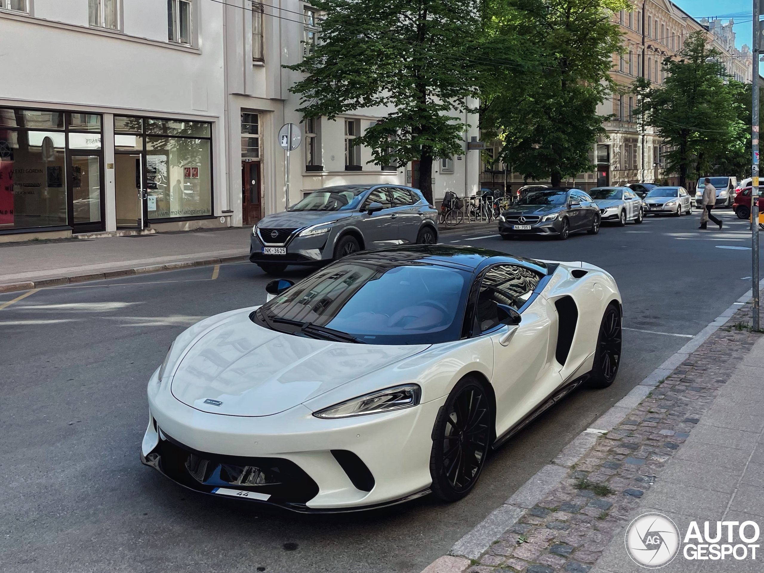 McLaren GT