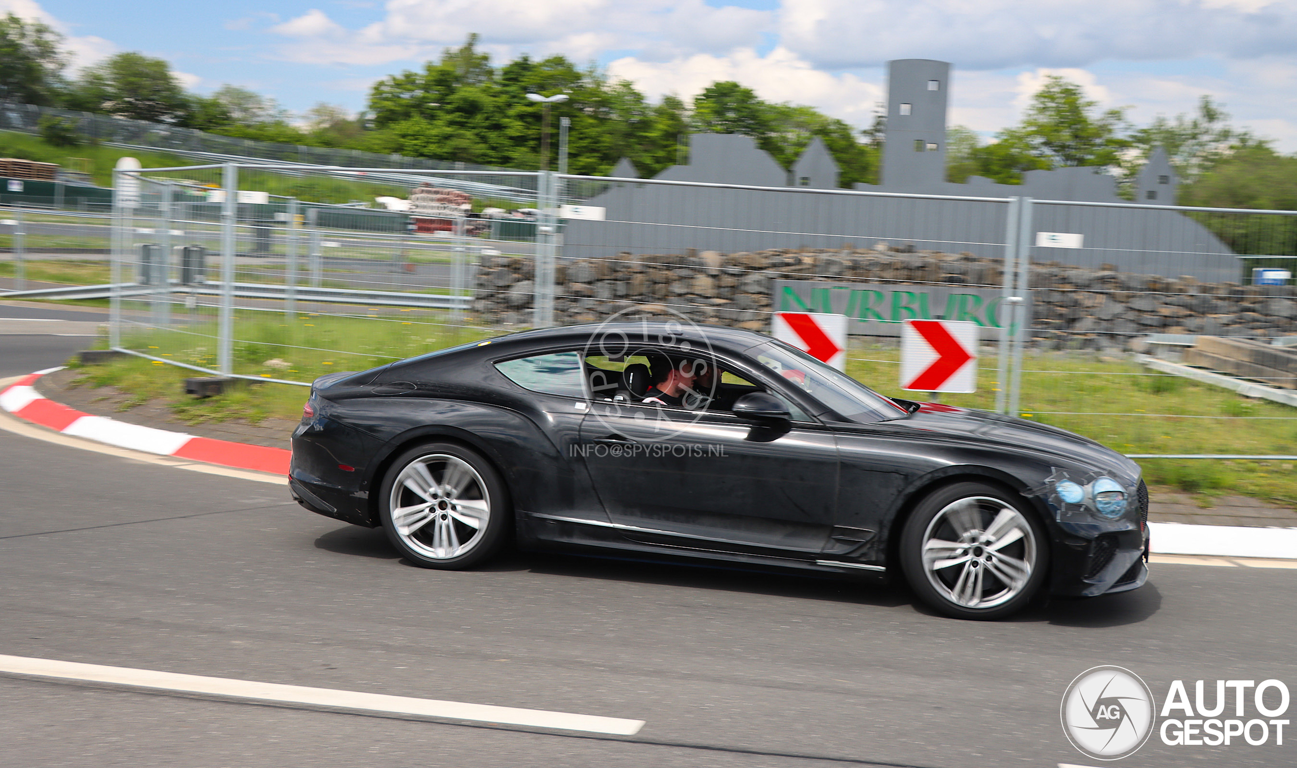 Bentley Continental GT 2025 Hybrid