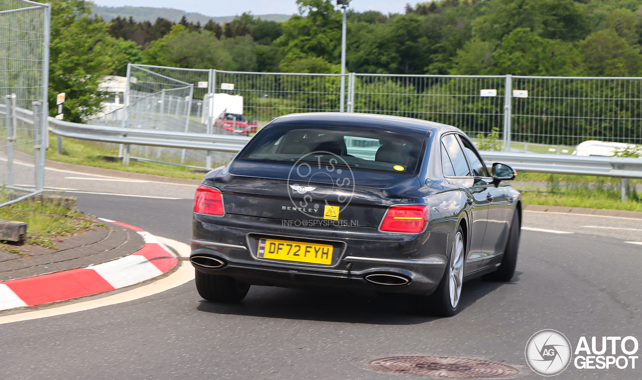 Bentley Flying Spur Hybrid 2025