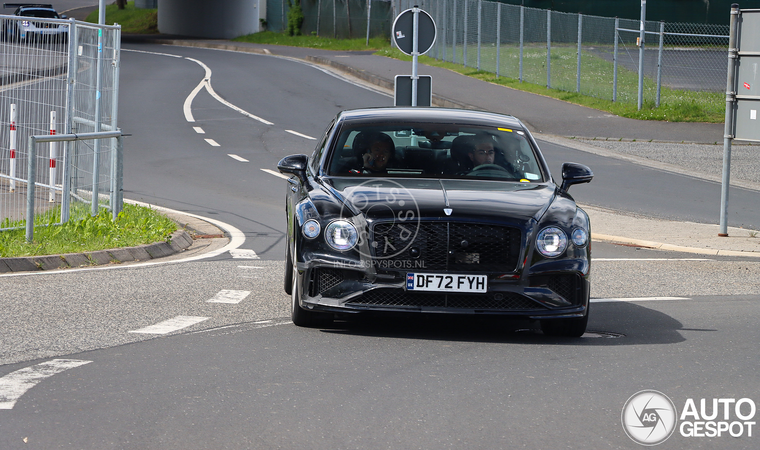 Bentley Flying Spur Hybrid 2025