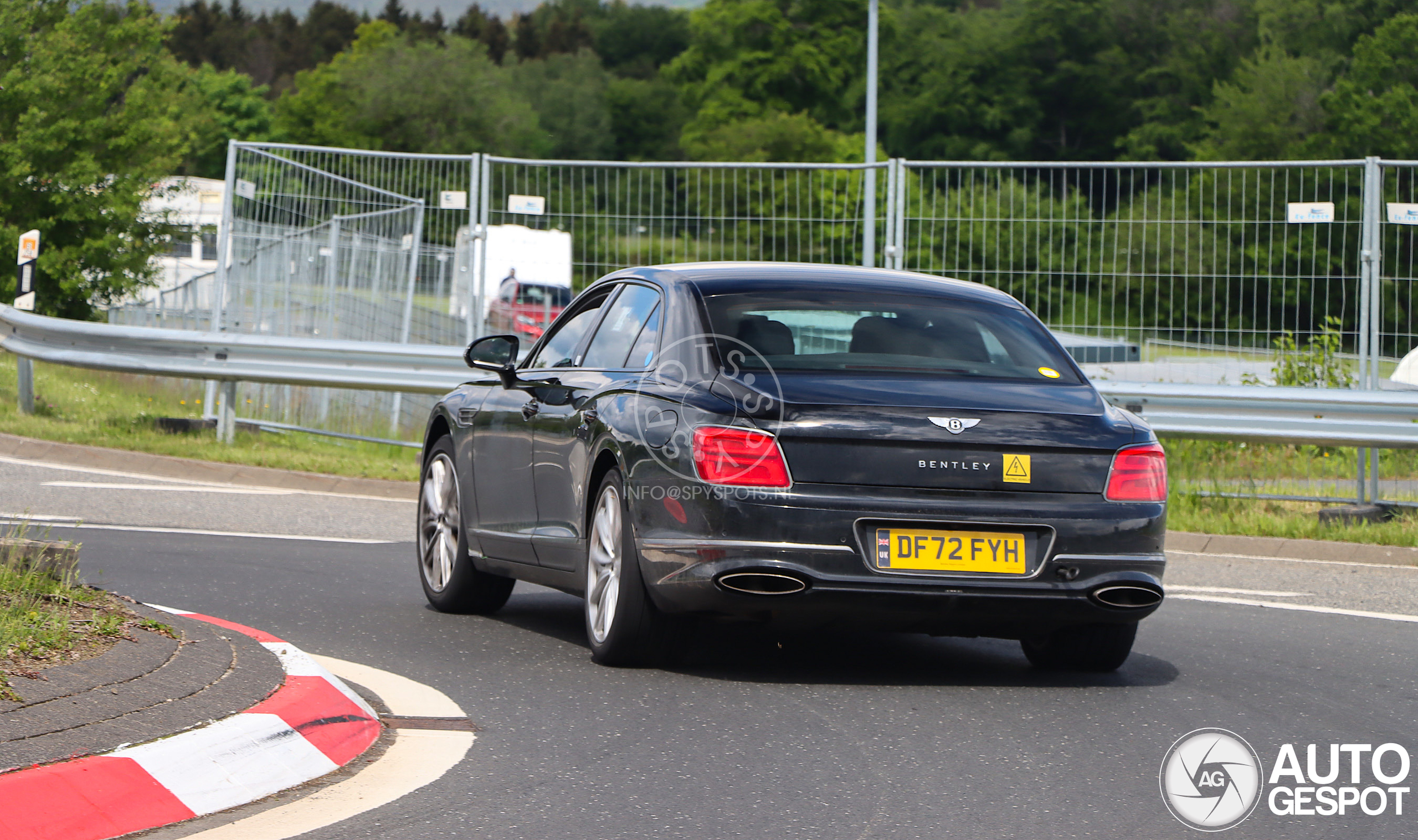 Bentley Flying Spur Hybrid 2025