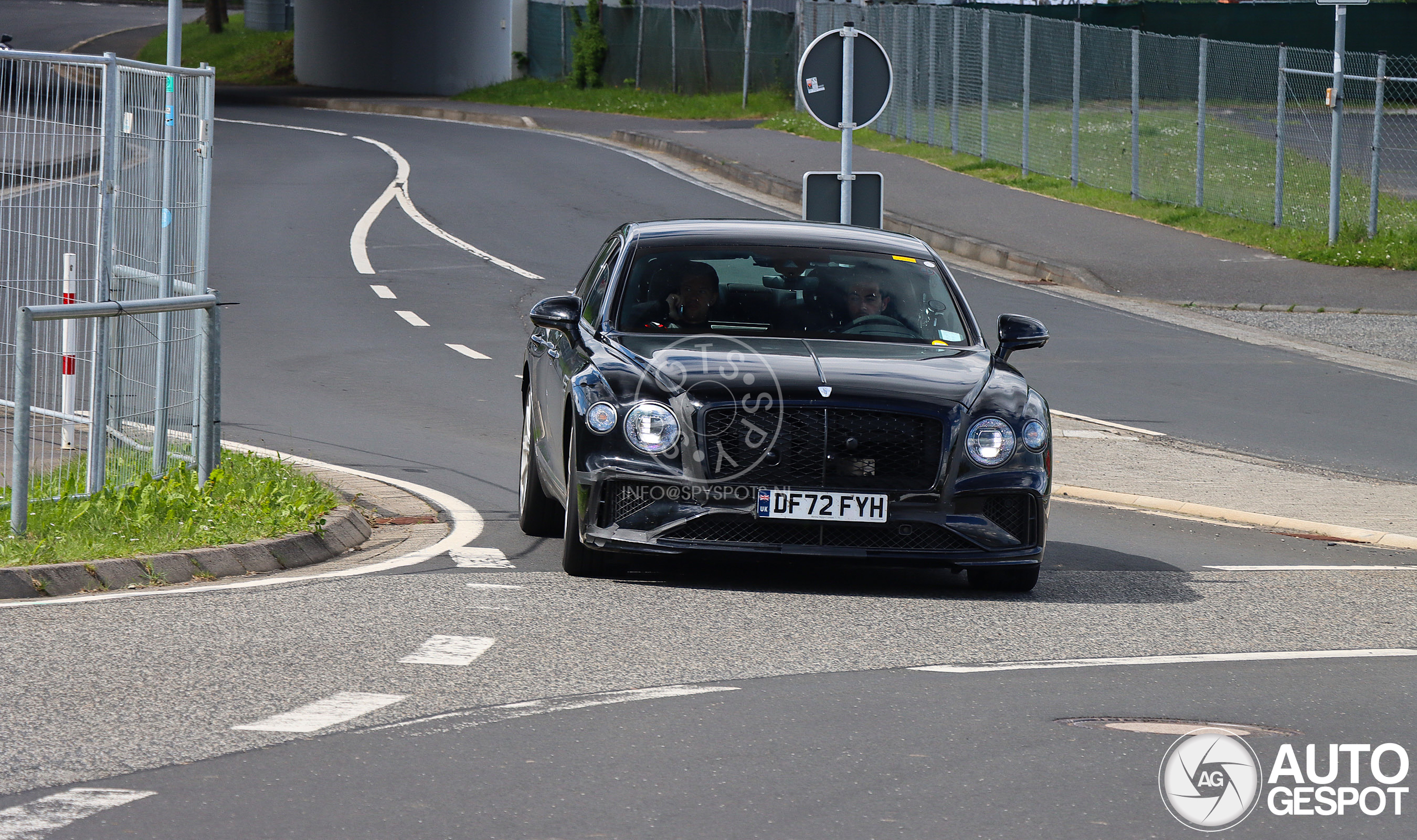 Bentley Flying Spur Hybrid 2025